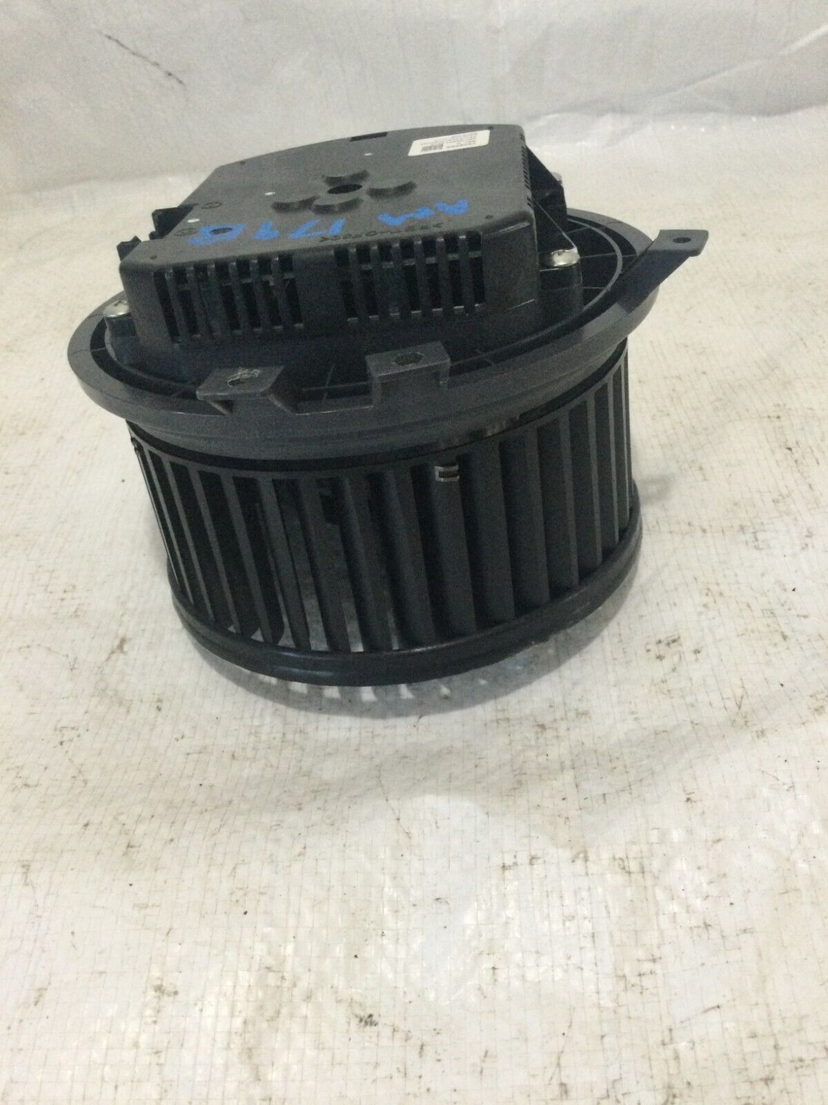 2017 GMC Sierra 1500 A/C Heater Blower Motor Fan  DRF-84A34-001A OEM