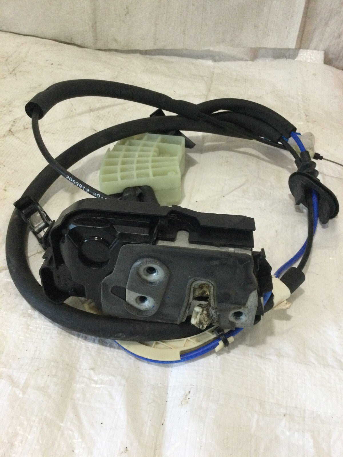 2023 Ford F150 Front Right Passenger Door Lock Latch Actuator  OEM ( DAMAGED )