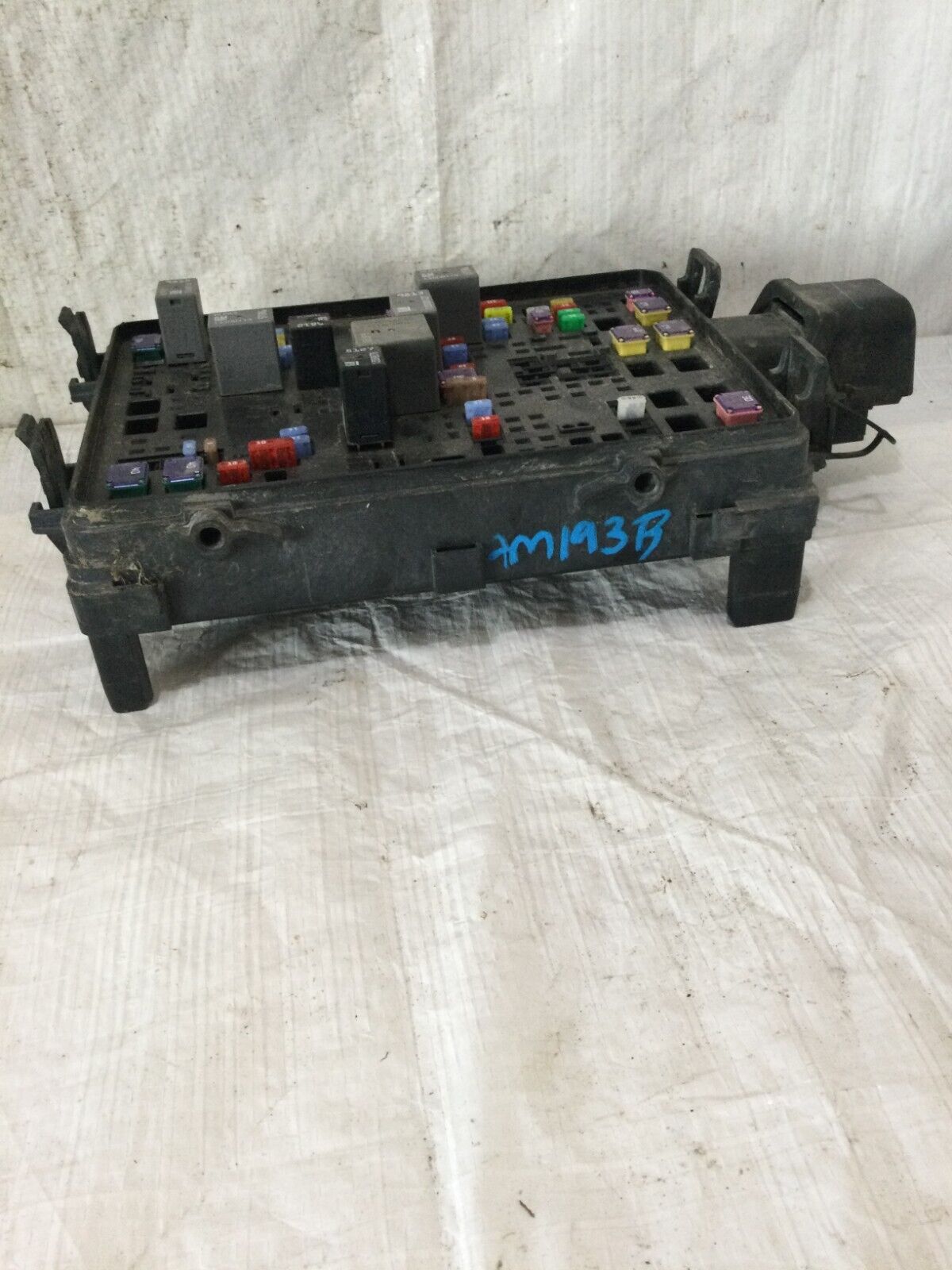 2018 Chevrolet Silverado 1500  Engine Fuse Box Bracket OEM