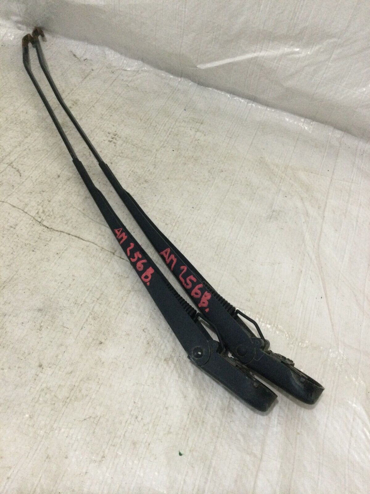 2005 Dodge Ram 1500 Wiper Arm Set  55077131AD  OEM