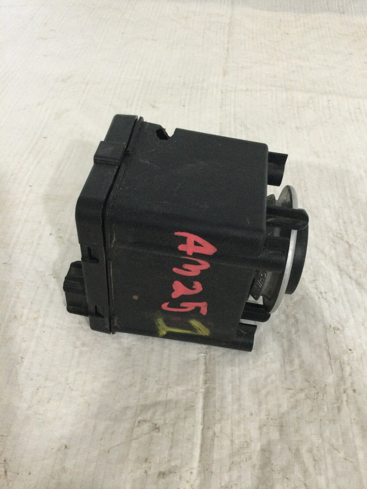 2019 Ram 1500 Ignition Switch Module NO Key Receiver Node P68271986AC ( DAMAGED)