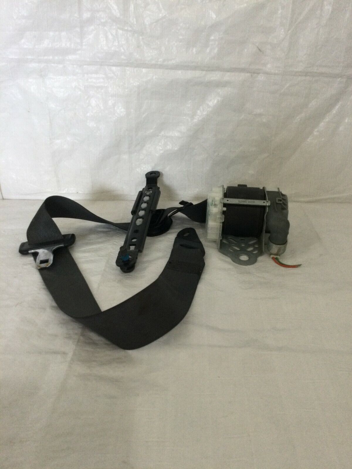 2007 GMC Acadia Front Right Passenger Seat Belt OEM 15806583