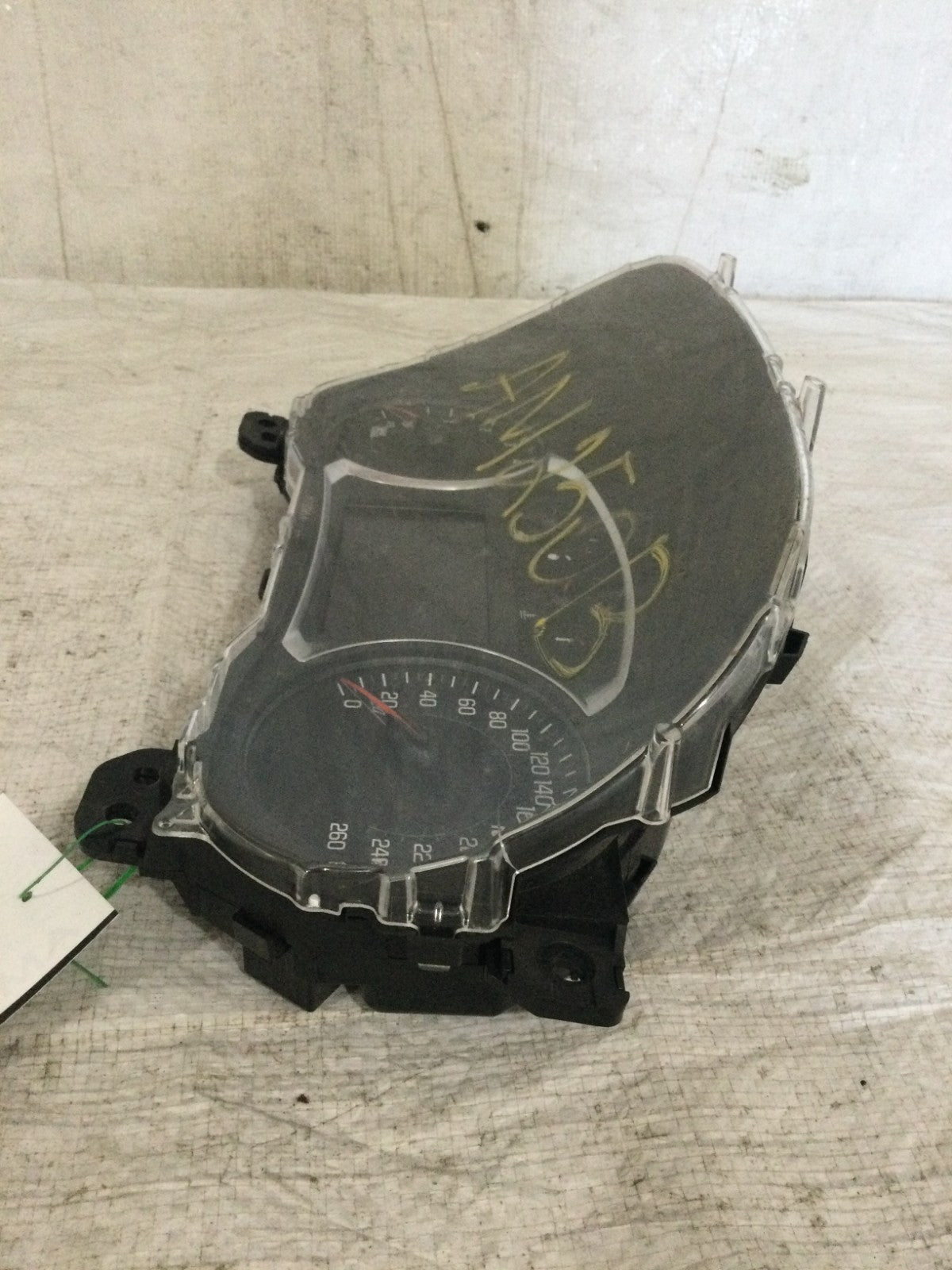 2019-2020 Chevrolet Blazer Speedometer Cluster OEM 84616440
