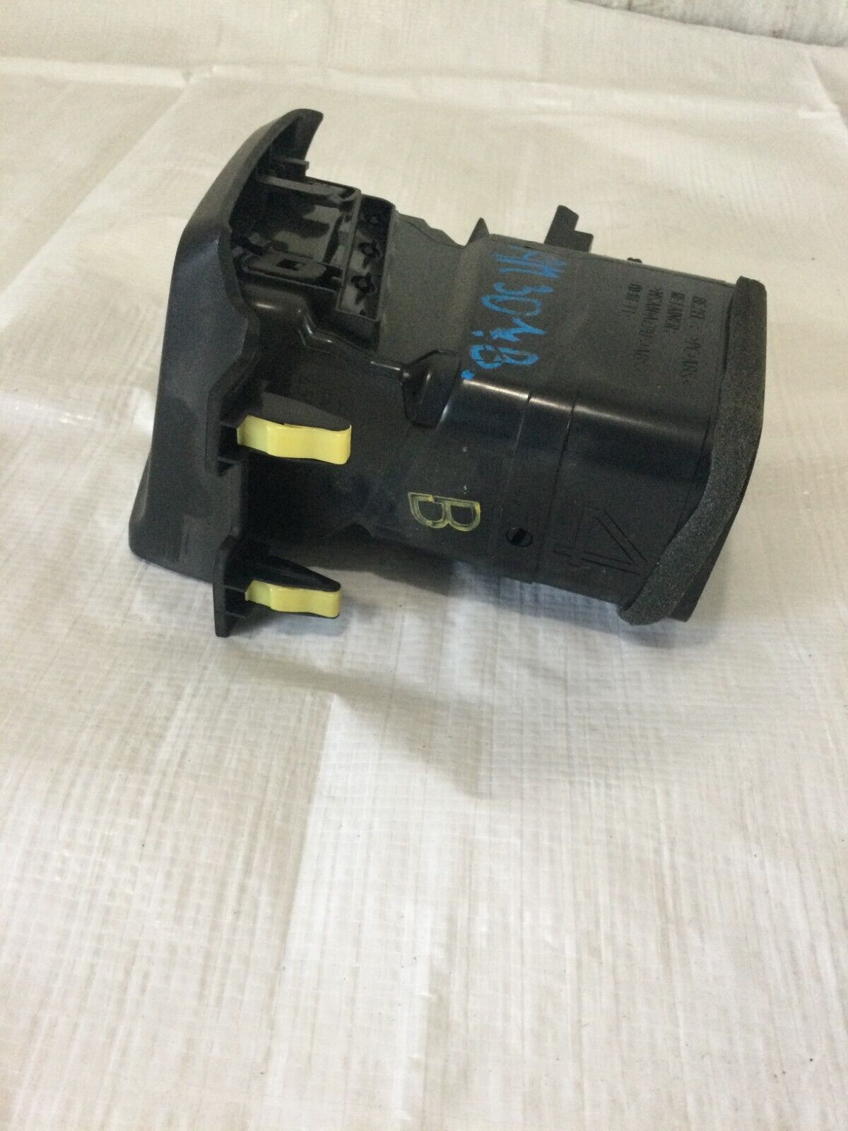 2018 Toyota Rav4 Hybrid Left Center AC Air Vent OEM 55670-42080