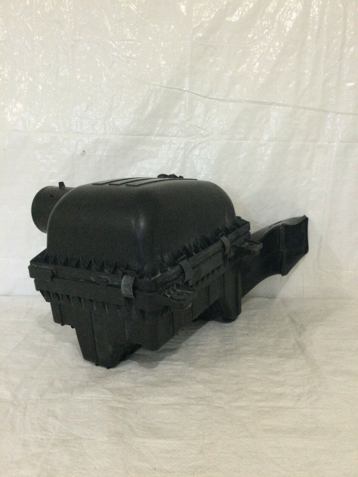 2005 Dodge Ram 2500 Air Cleaner Filter Box Assembly OEM 53032670AB 5.7L