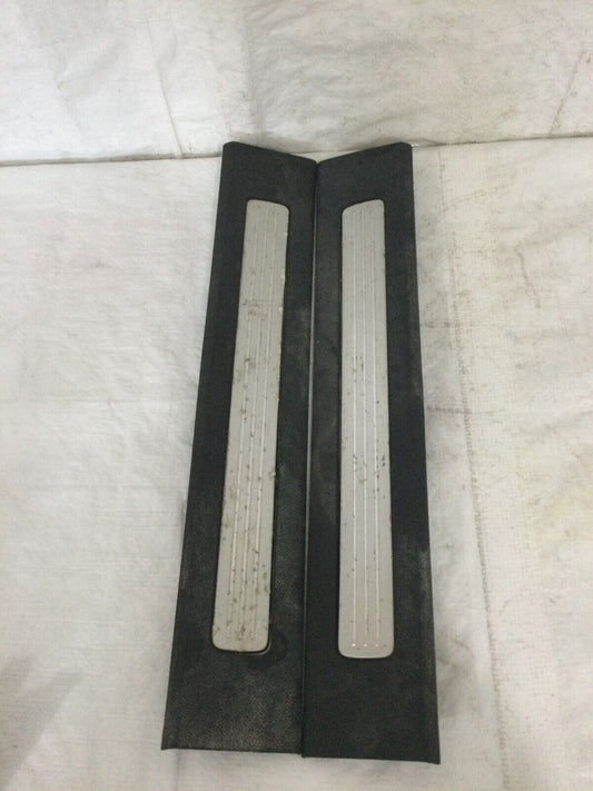 2007-2008 Chevrolet Avalanche Left Right Rear Sill Plate OEM 5848344