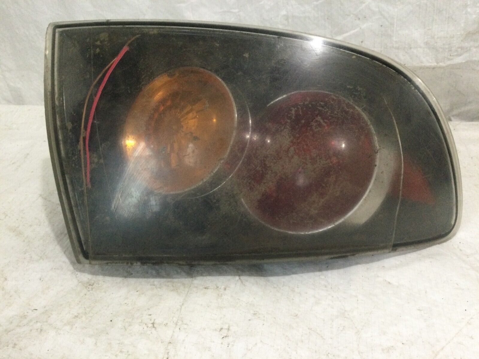 2004-2006 Mazda 3 Rear Right Tail Light ( Damage )
