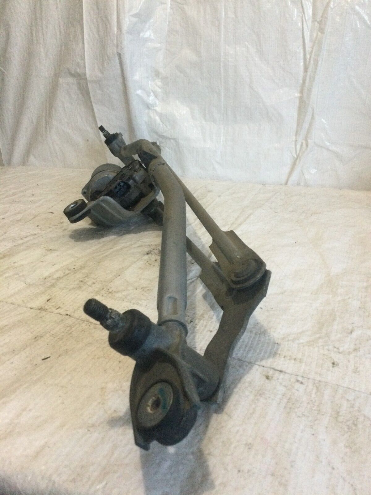 2007-2008 Cadillac Escalade ESV Front Windshield Wiper Motor W/ Linkage OEM