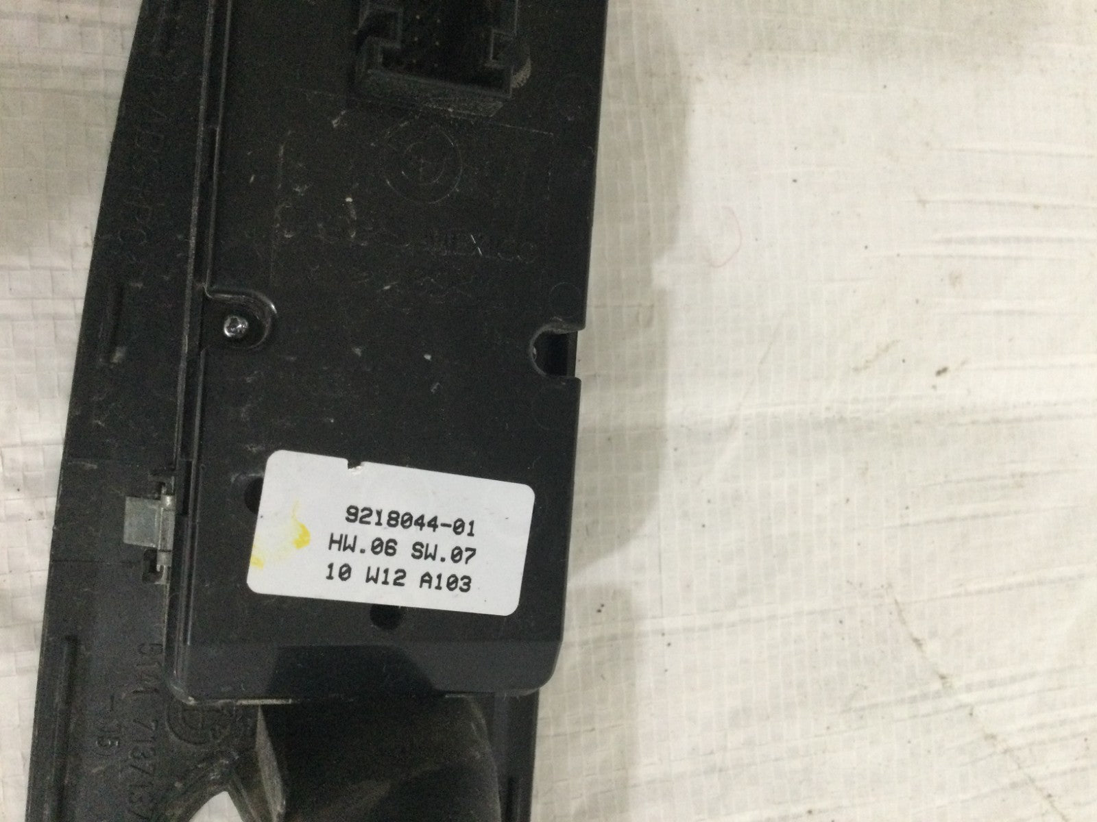 2004 BMW 745I Front Left Door Window Switch OEM 9218044-01