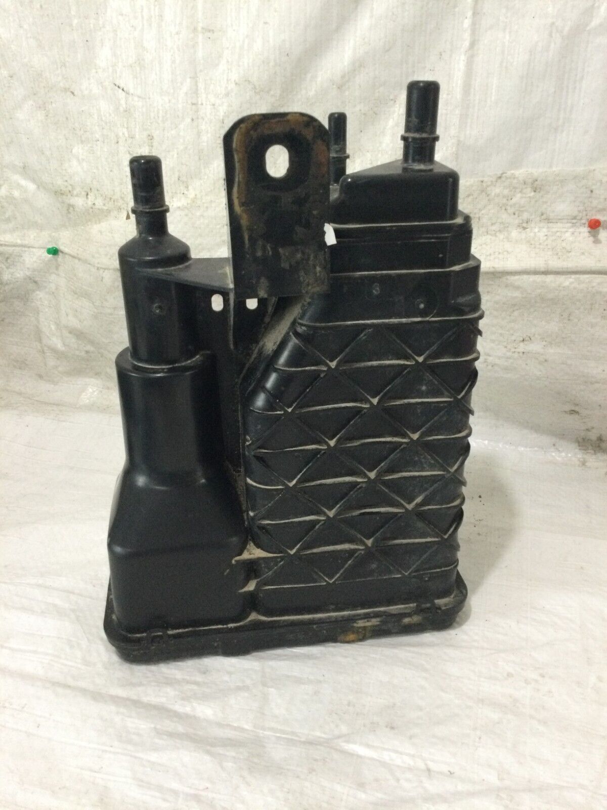 2018 GMC Sierra 1500 Fuel Vapor Evaporator Emission Canister 84106544 OEM