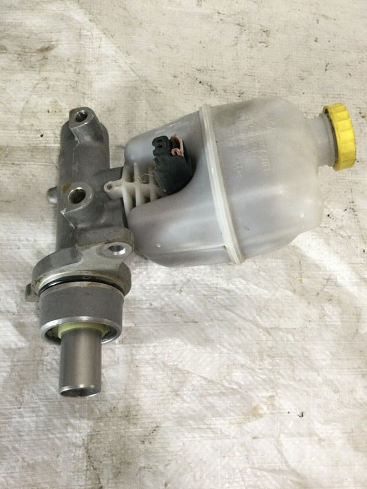 2012 Dodge Ram 1500 Master Brake Cylinder W/ Reservoir OEM