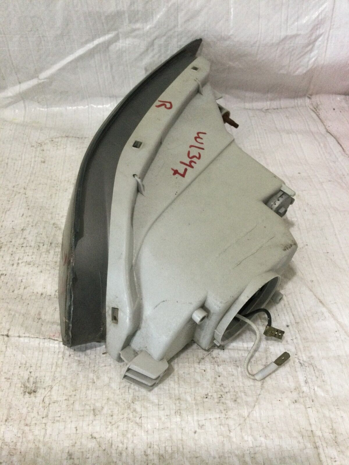 2005 Toyota Sienna Right Passenger Fog Light Lamp OEM ( Chip Mark shown )