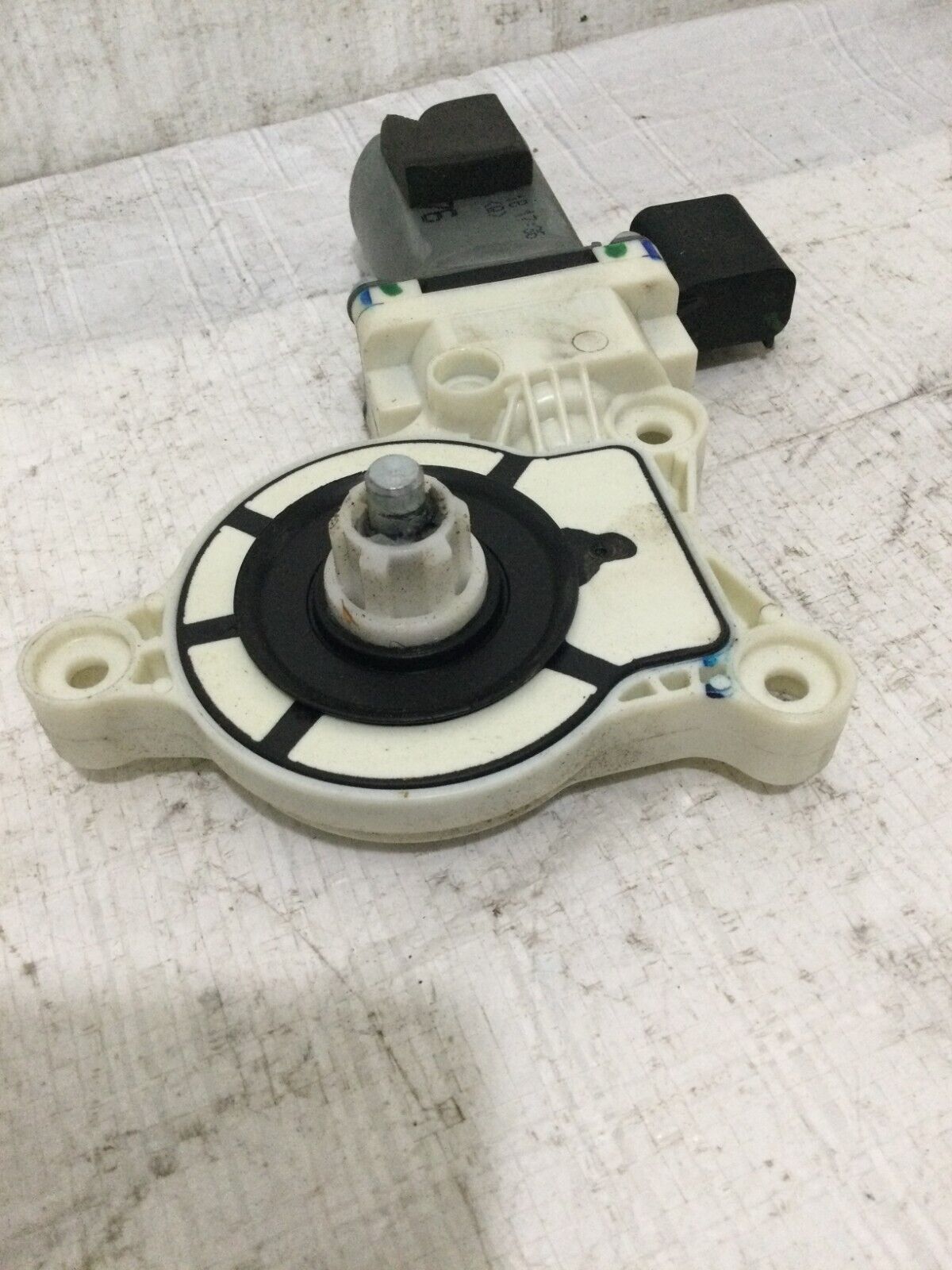 2018 RAM 1500  Front  Left Driver Door Power Window Motor OEM