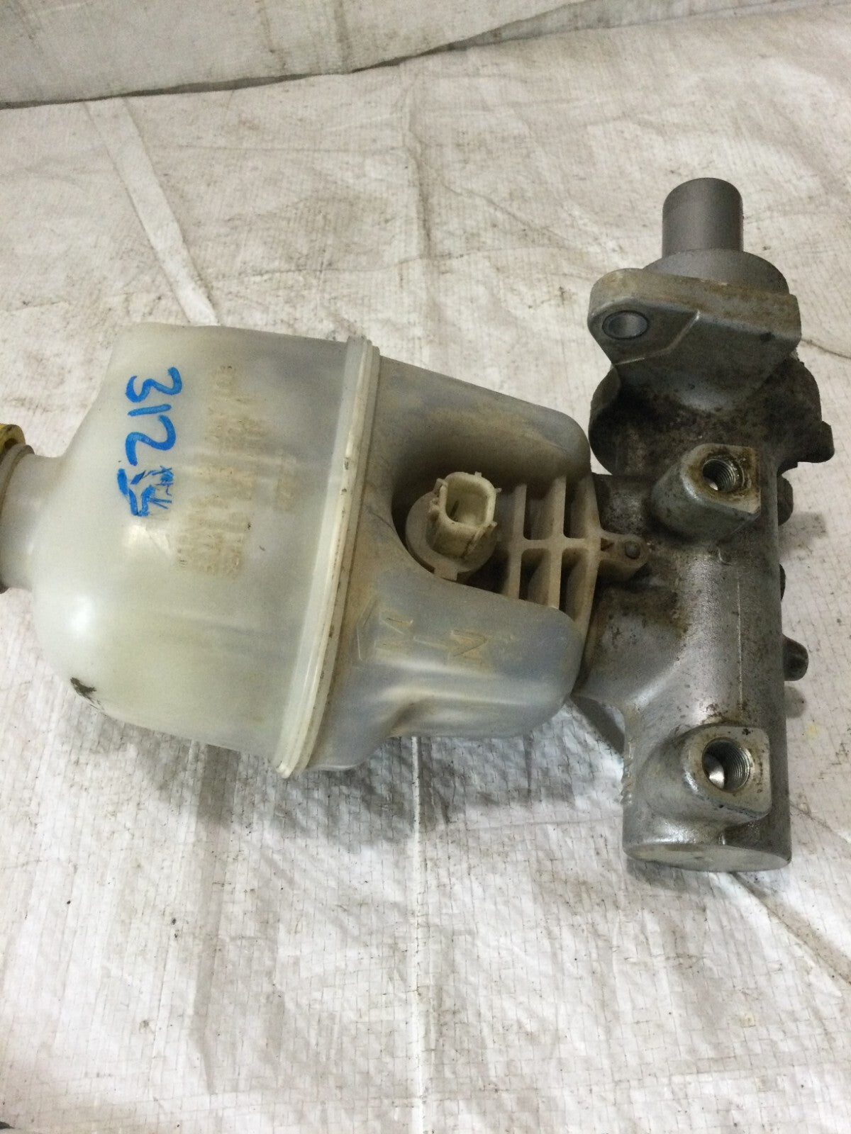 2005 Dodge Ram 1500 Master Brake Cylinder W/ Reservoir OEM