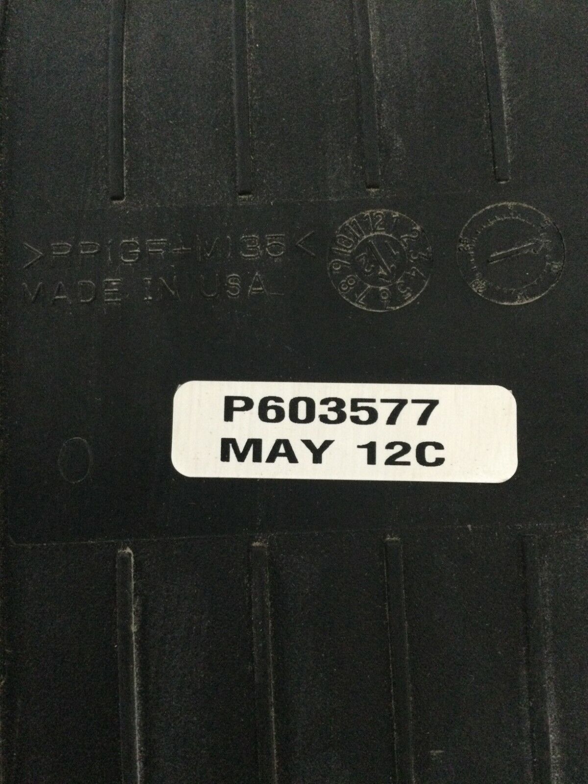 2005 Ford F-350SD Air Filter Box Assembly OEM 