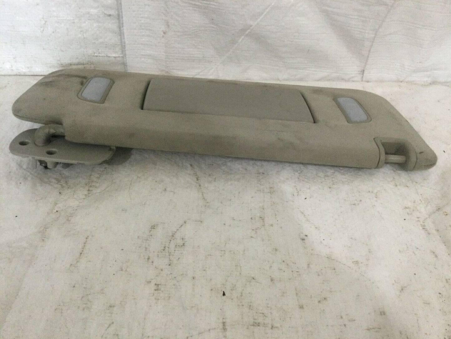 2007 GMC Yukon Illuminated Sun Visor Right Passenger Side OEM RH
