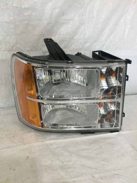 2014 GMC Sierra 2500 6.6L Right Passenger Side Headlight OEM MARKED DAMAGE