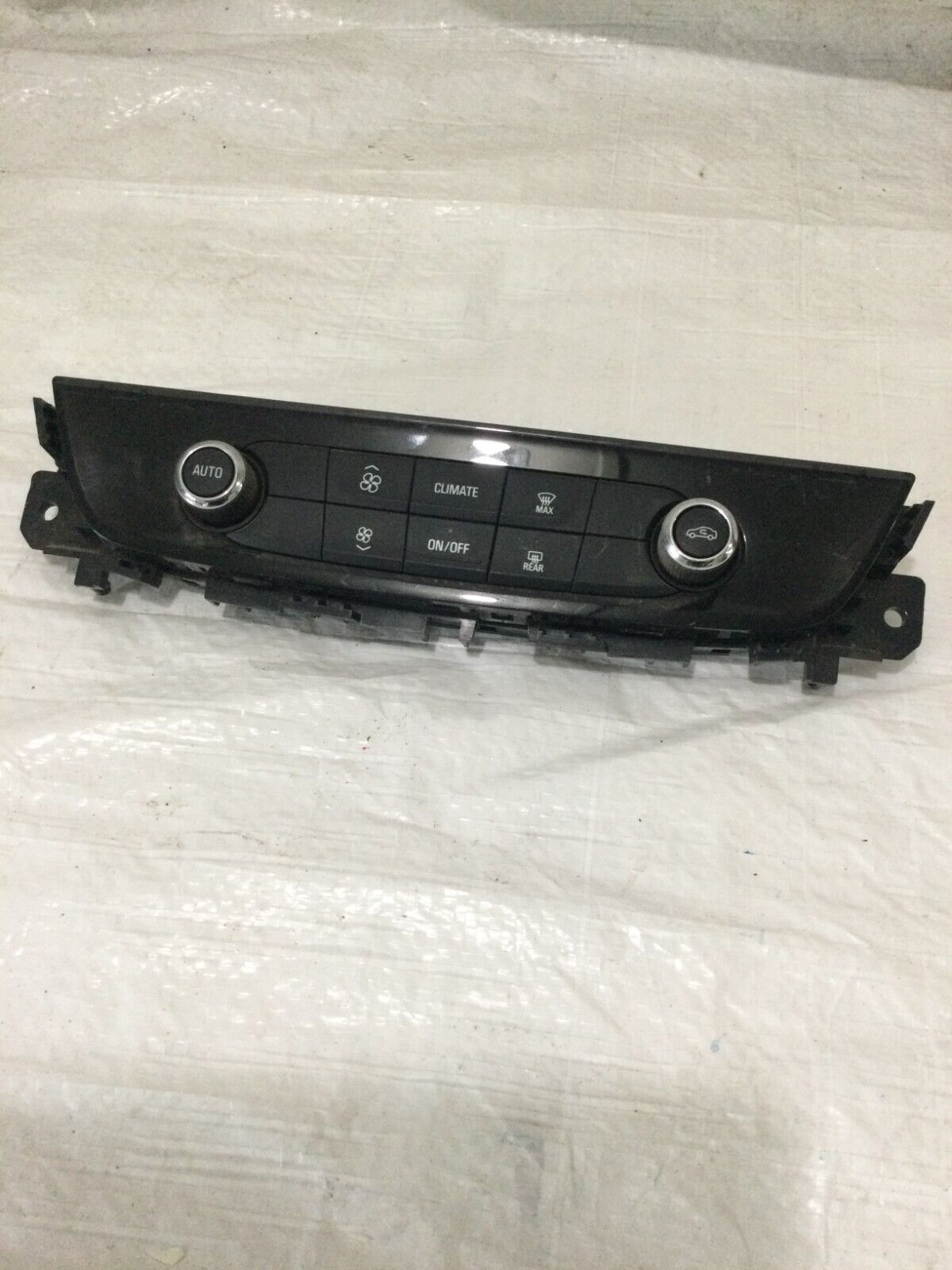 2018-2020 Buick Regal Preferred II A/C Heater Control OEM 39177120