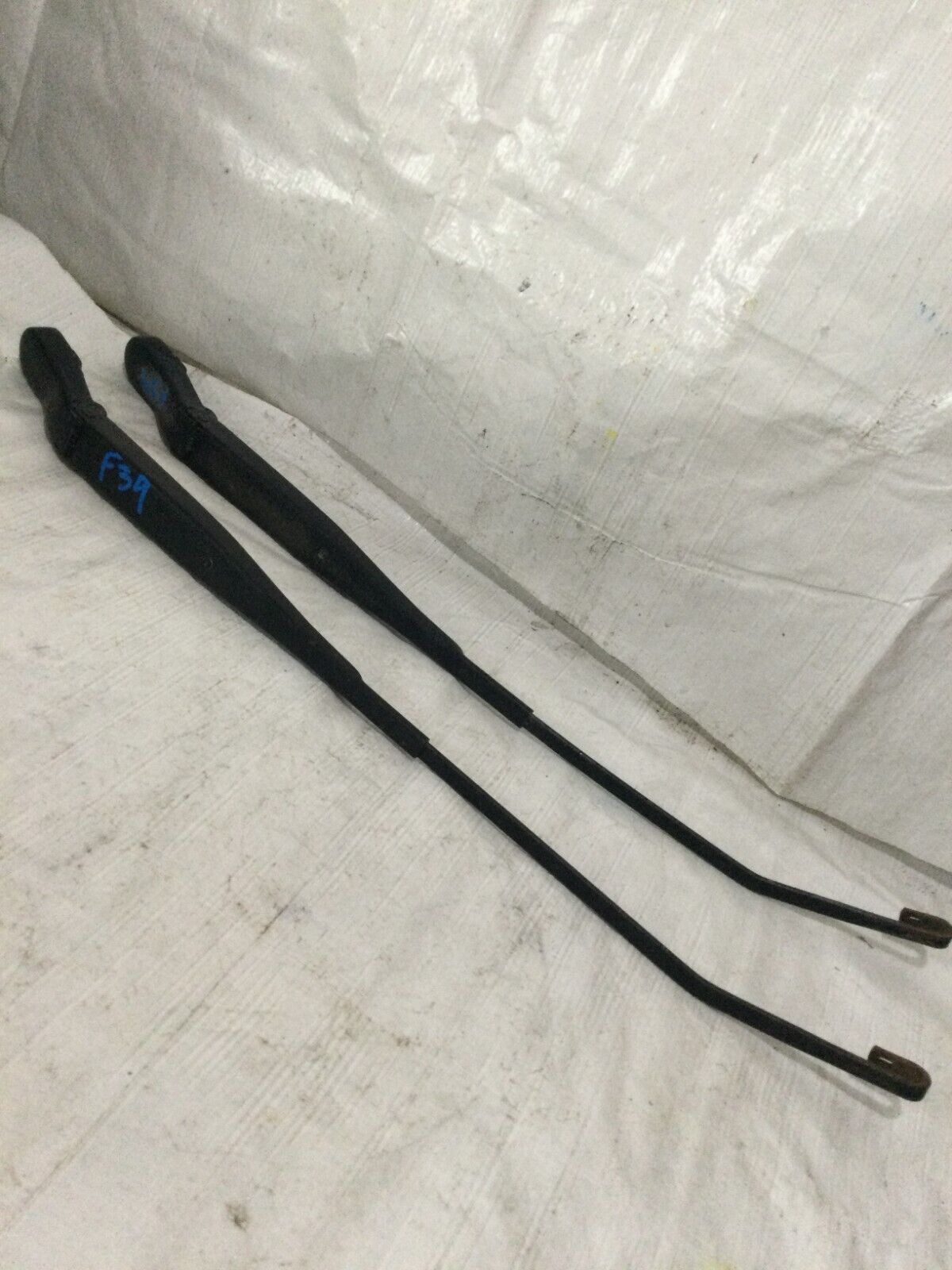 2003 Dodge Ram 2500 Wiper Arm Set   OEM