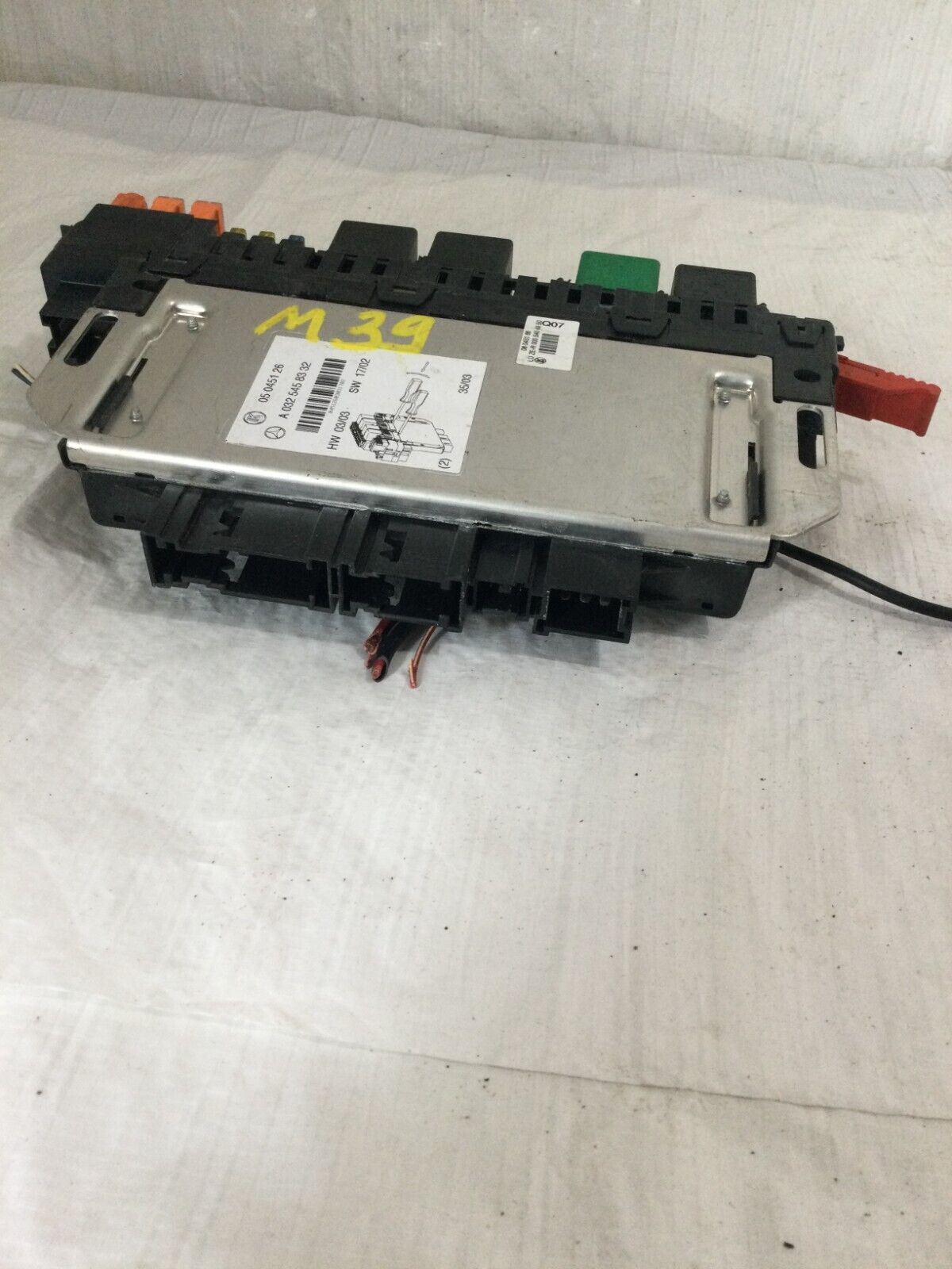 2004 Mercedes Benz S430 Front Fuse Relay Box A0325458332 OEM