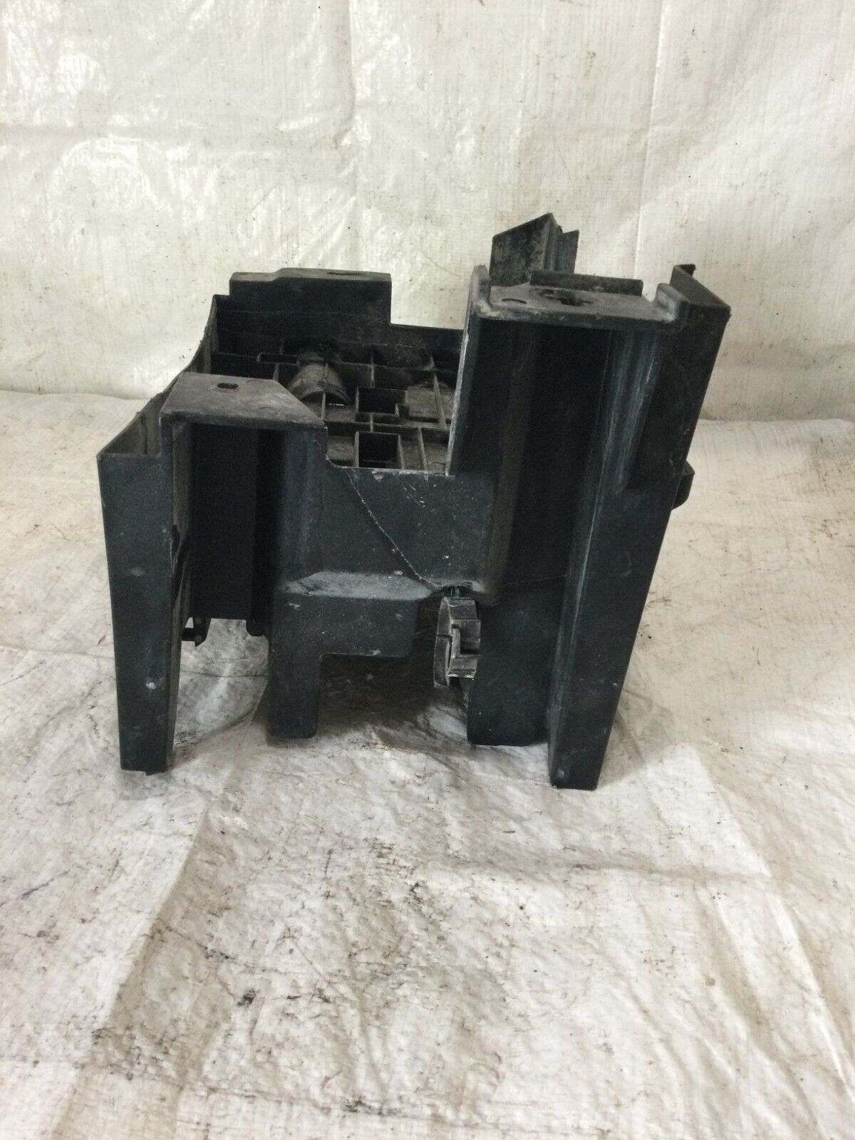 2007 Cadillac Escalade Battery Tray Support OEM
