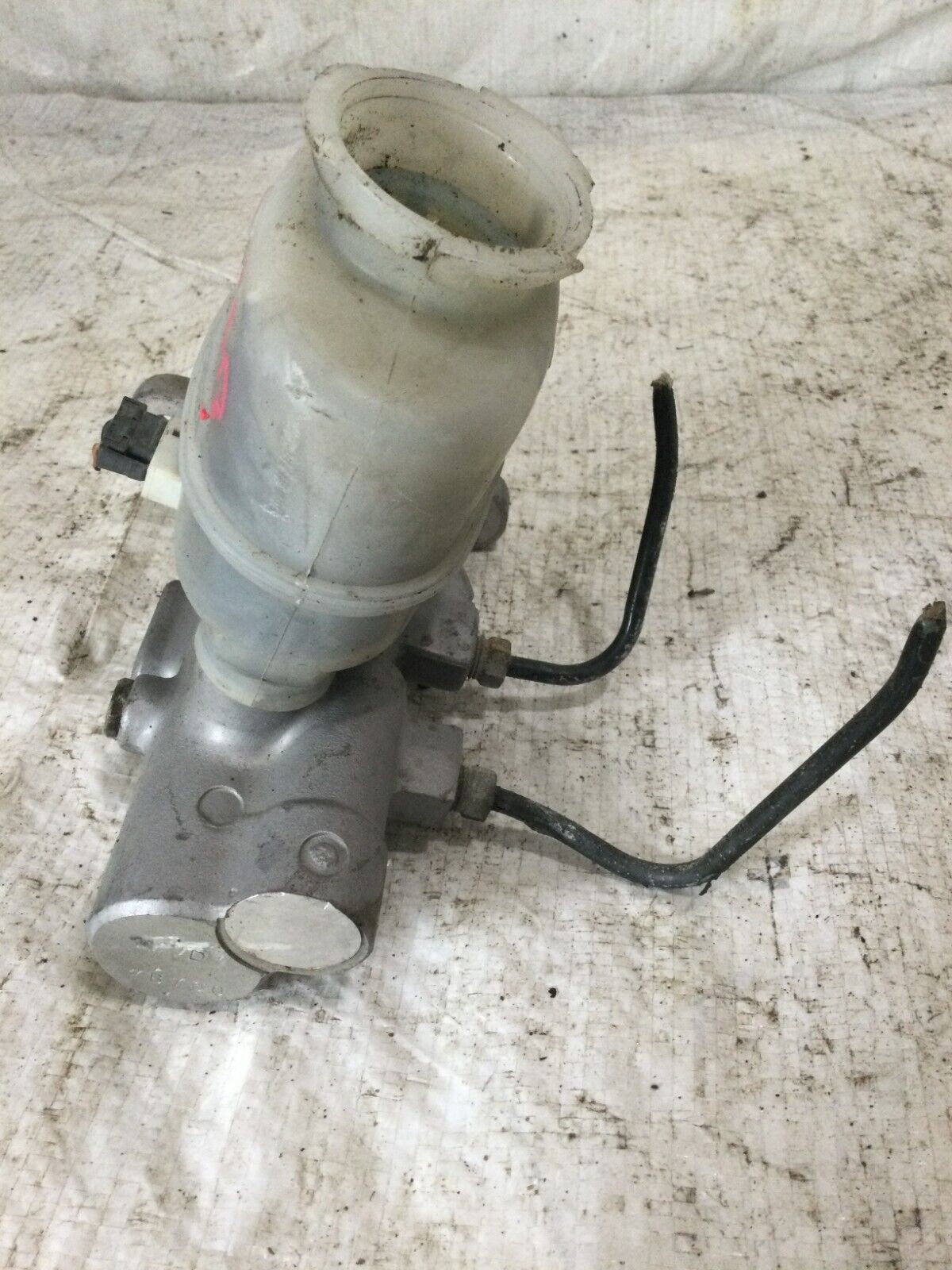 2002 Nissan Frontier Master Brake Cylinder W/ Reservoir OEM