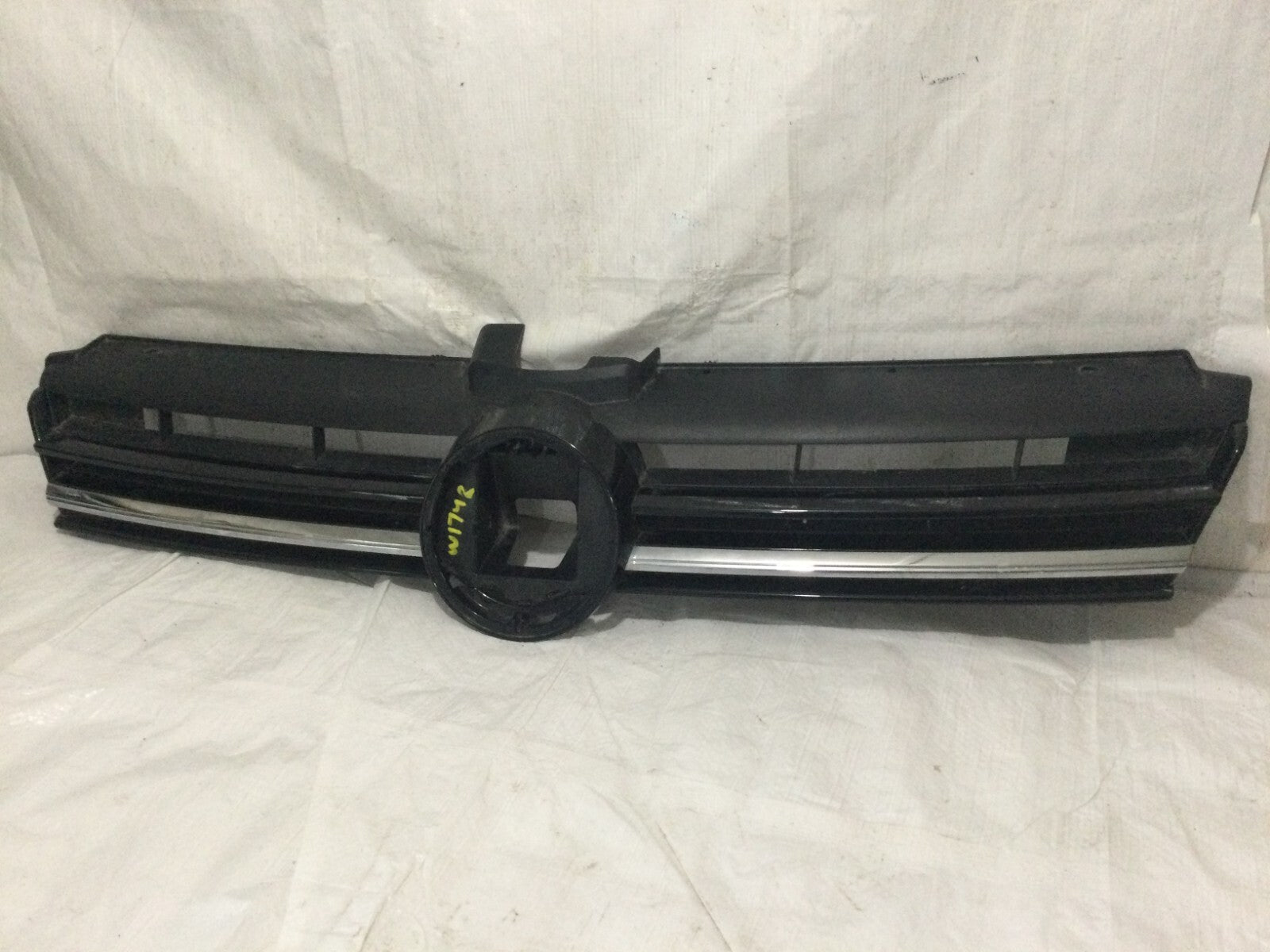 2018 Volkswagen Golf Upper Center Grille W/Emblem  5G0853653Q OEM