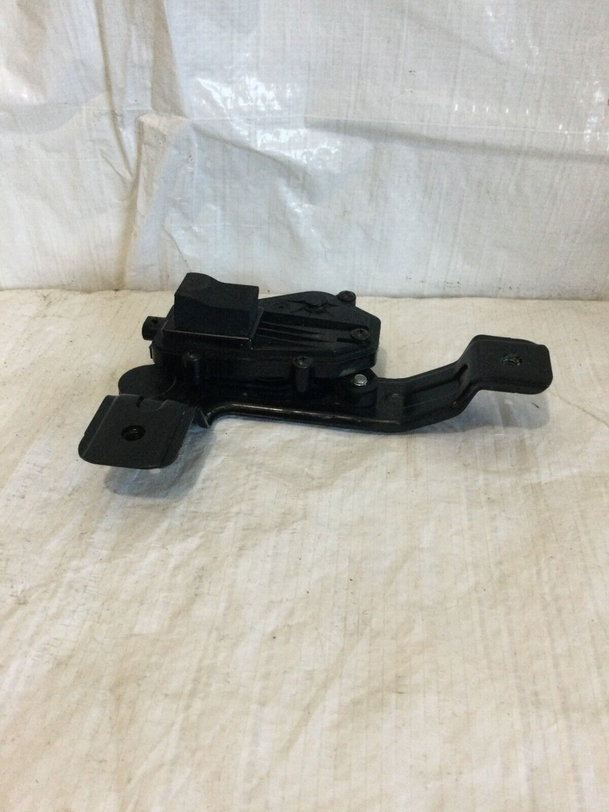 2019 GMC Sierra 1500 Tailgate lock Actuator OEM