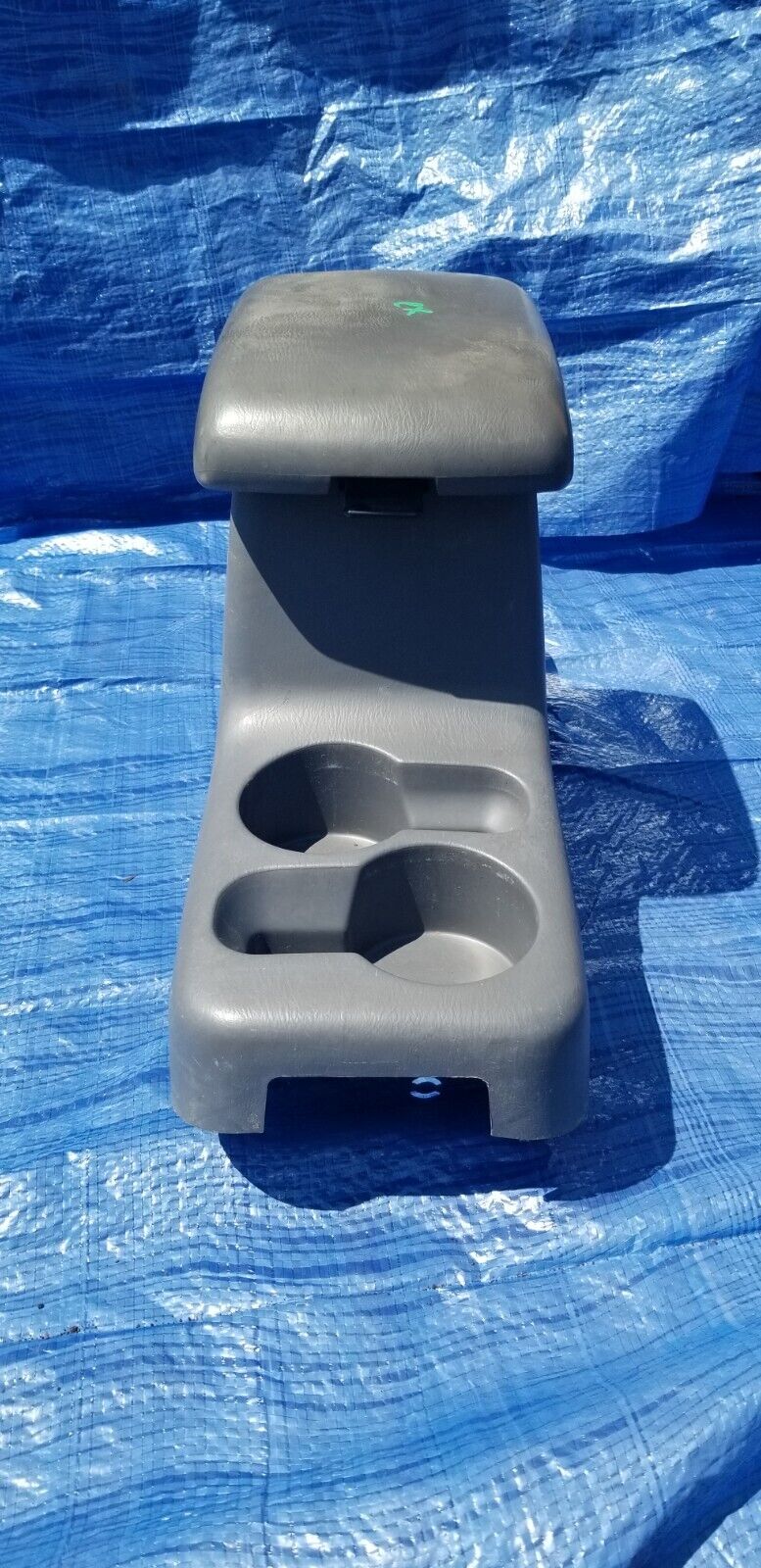 2000-2002 Nissan Xterra Front Console W/ Armrest 96910 7Z000 OEM