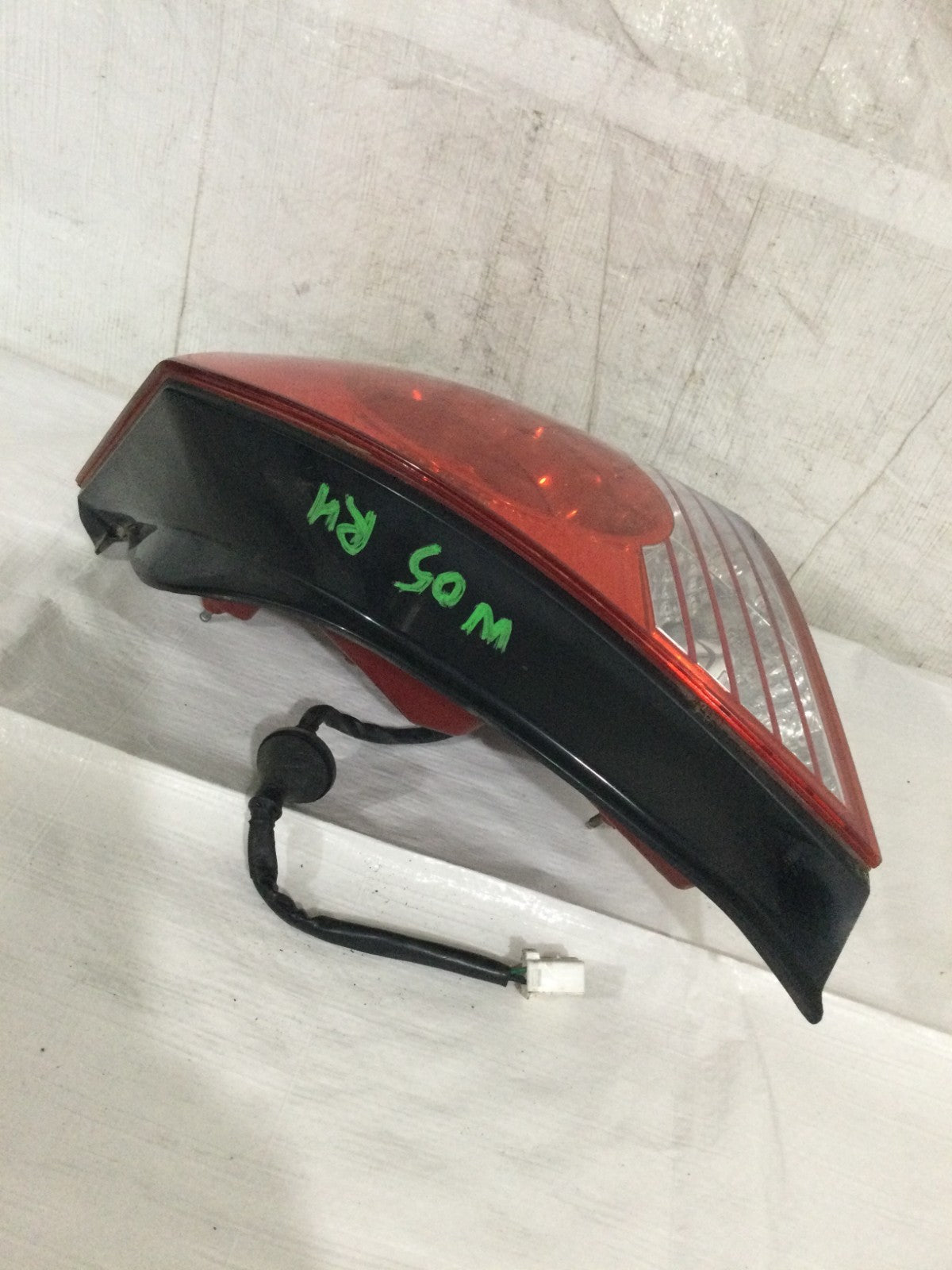 2004-2006 Hyundai Elantra Passenger Side Tail Light Assembly OEM