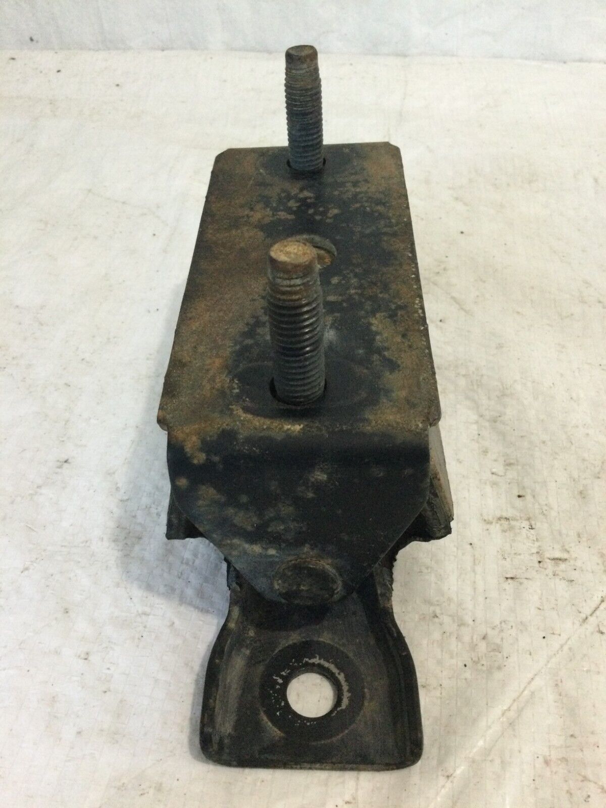 2019-2022 Chevrolet Silverado 1500 Auto Trnsmission Mount Bracket OEM 84460900