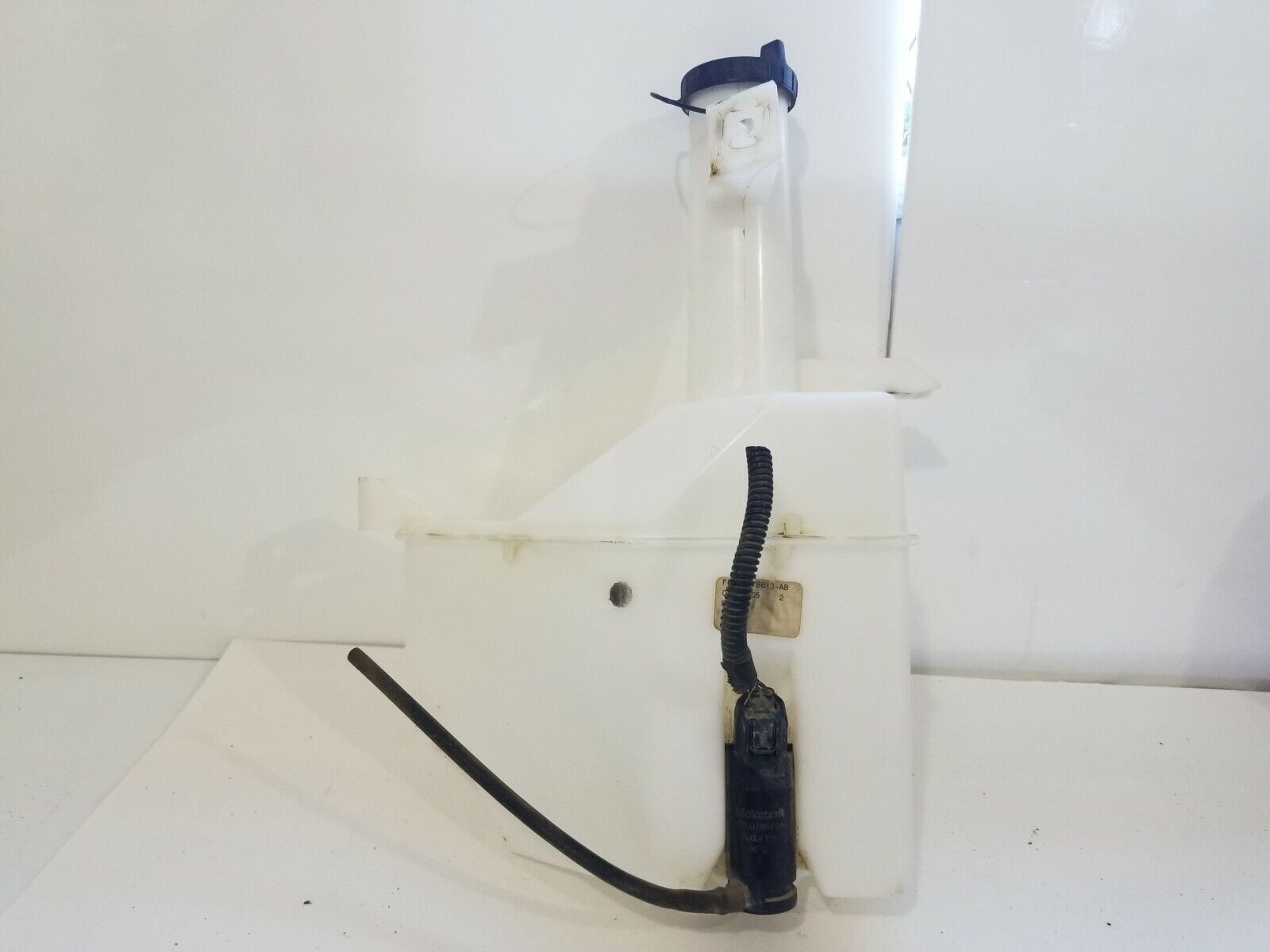 2006 Ford F-350 Super Duty Windshield Washer Fluid Reservoir Tank OEM