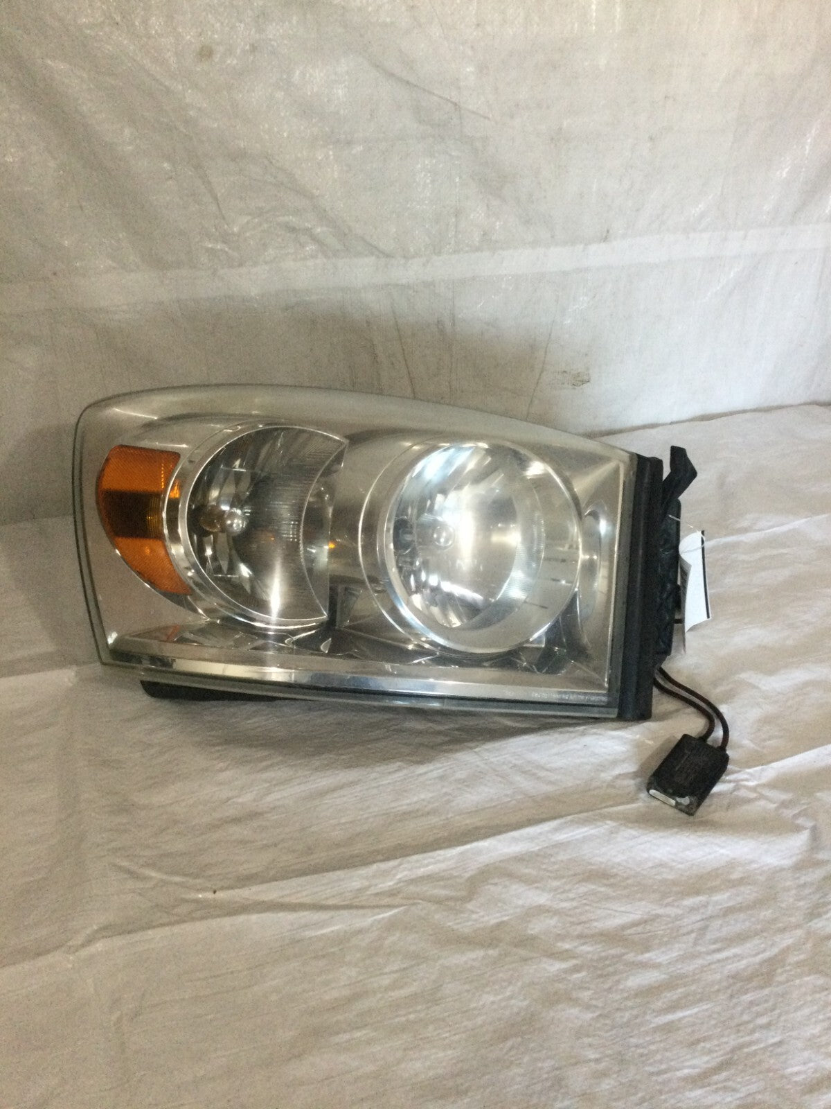 2007 Dodge Ram 2500 Right Passenger Side Headlamp Assembly OEM
