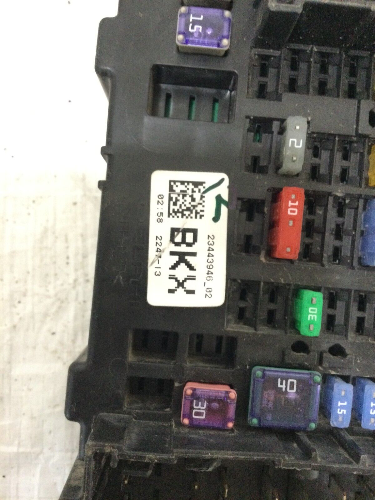 2018 Chevrolet Silverado 1500 Right  Cabin Fuse Box  23443946_02 OEM