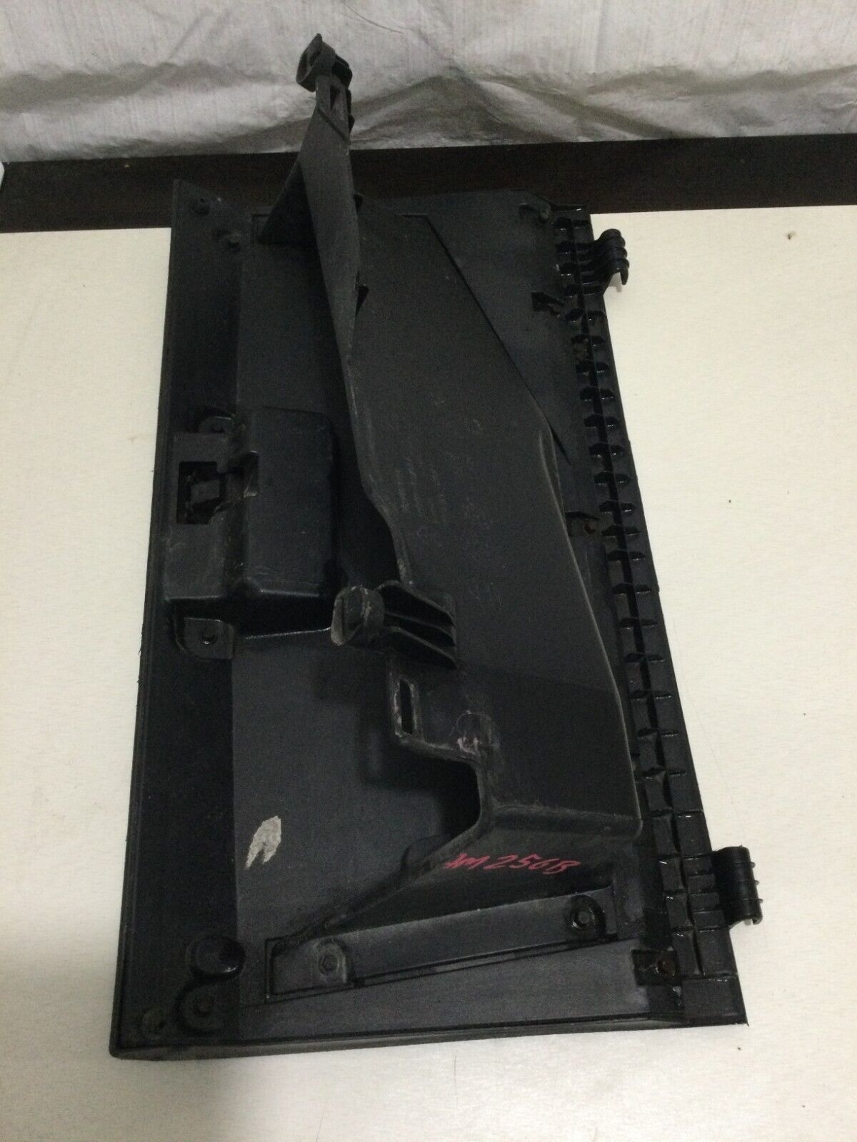 2004-2005 Dodge Ram 1500 Glove Box Assembly 5GT18TRM OEM