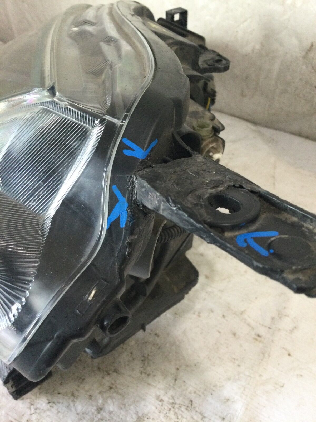 2017 Nissan Sentra Halogen Headlight Left Driver Side OEM LH ( DAMAGED )