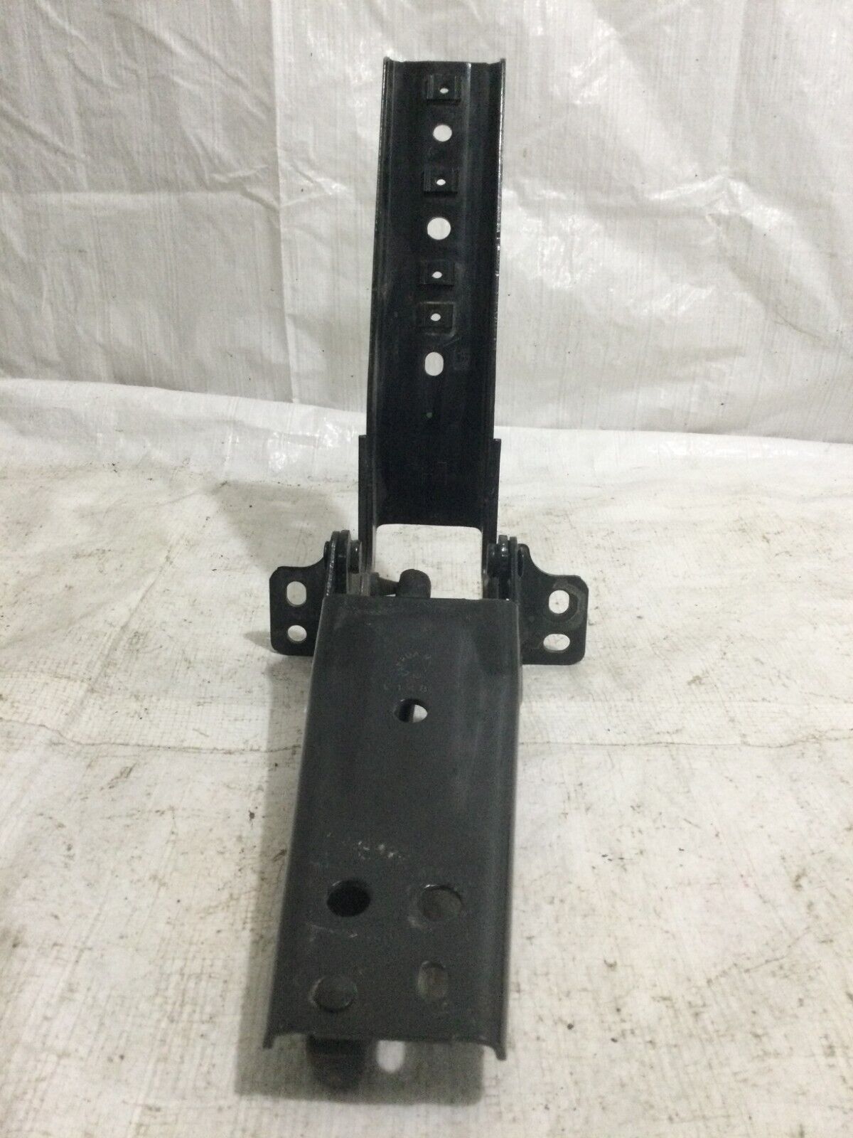 2019-2022 GMC Sierra 1500 Upper Tailgate Hinge Left W/ Damper OEM LH