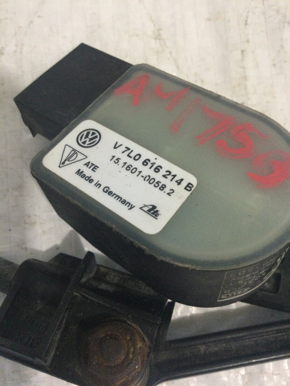 2007 Volkswagen Touareg Front Left Headlight Suspension Leveling Sensor OEM