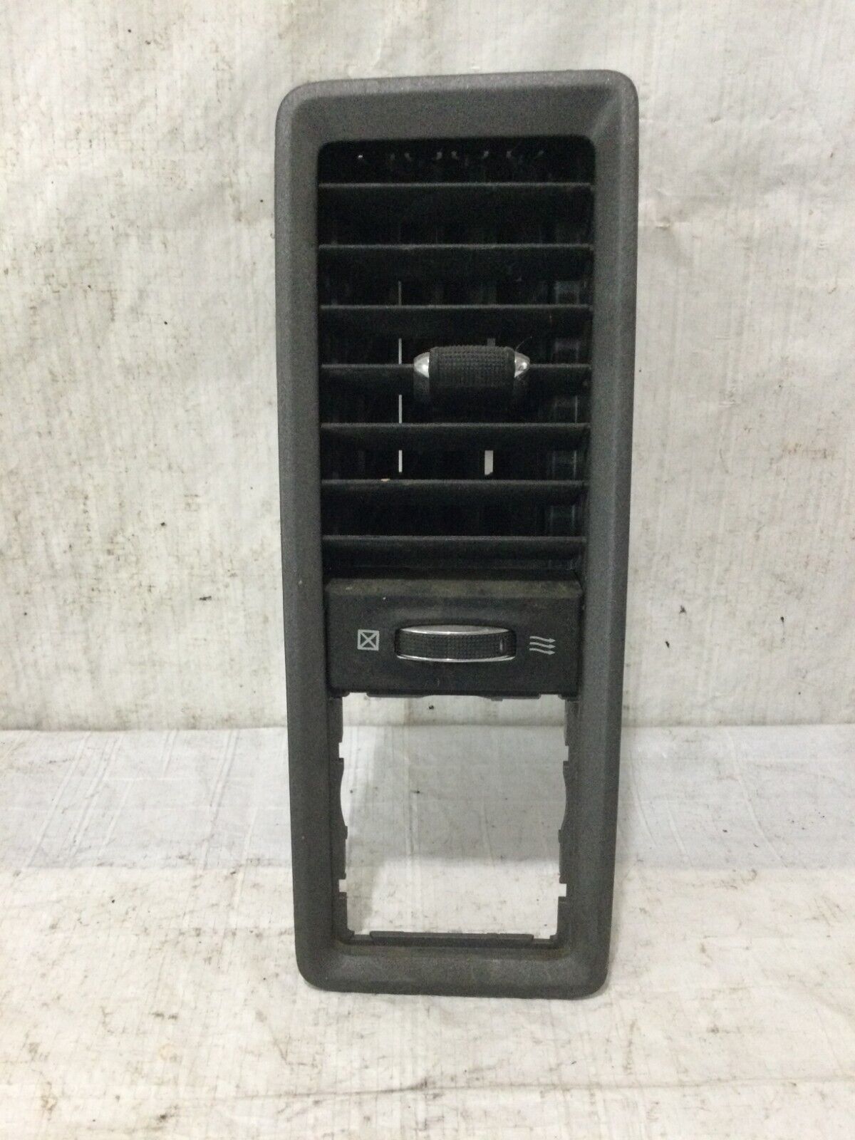 2018 RAM 1500  Left  Side  Air Conditioning & Heater Vents OEM