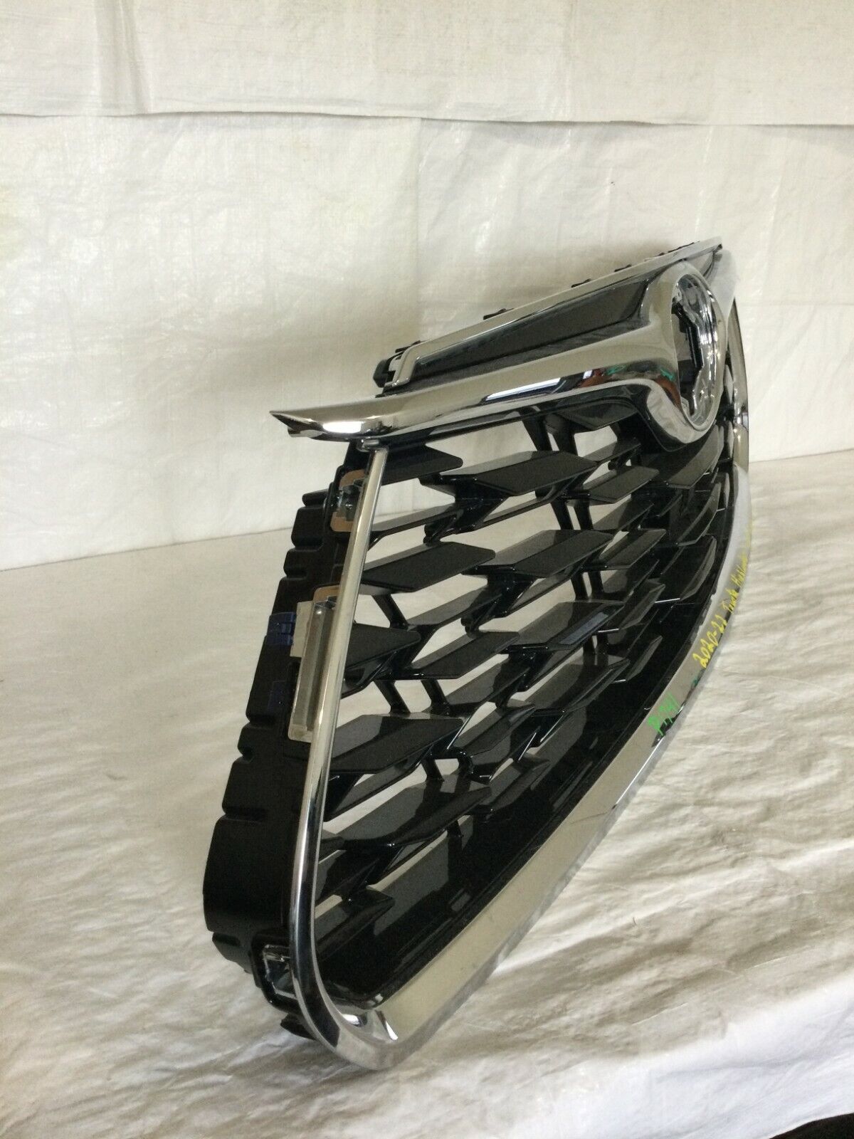 2020 2021 Toyota Highlander Front Upper Grille Grill 53111-0E250 OEM