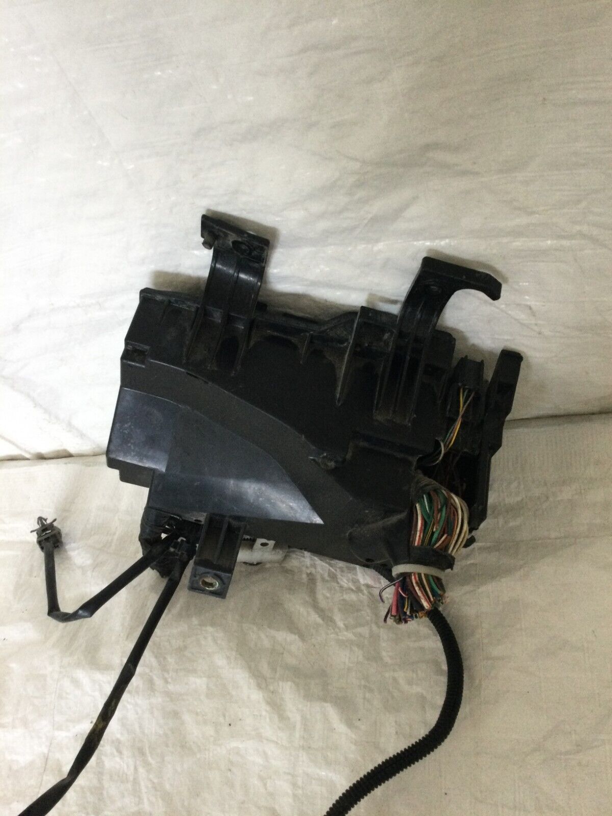 2005 Mazda 6 Engine Fuse Box OEM 3.0L