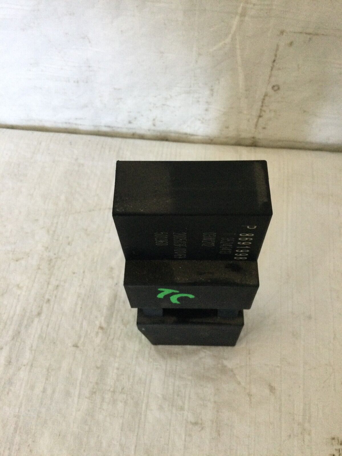 2004 Volvo S60 Traction Control Module Left Driver Side Dash 8691998 OEM