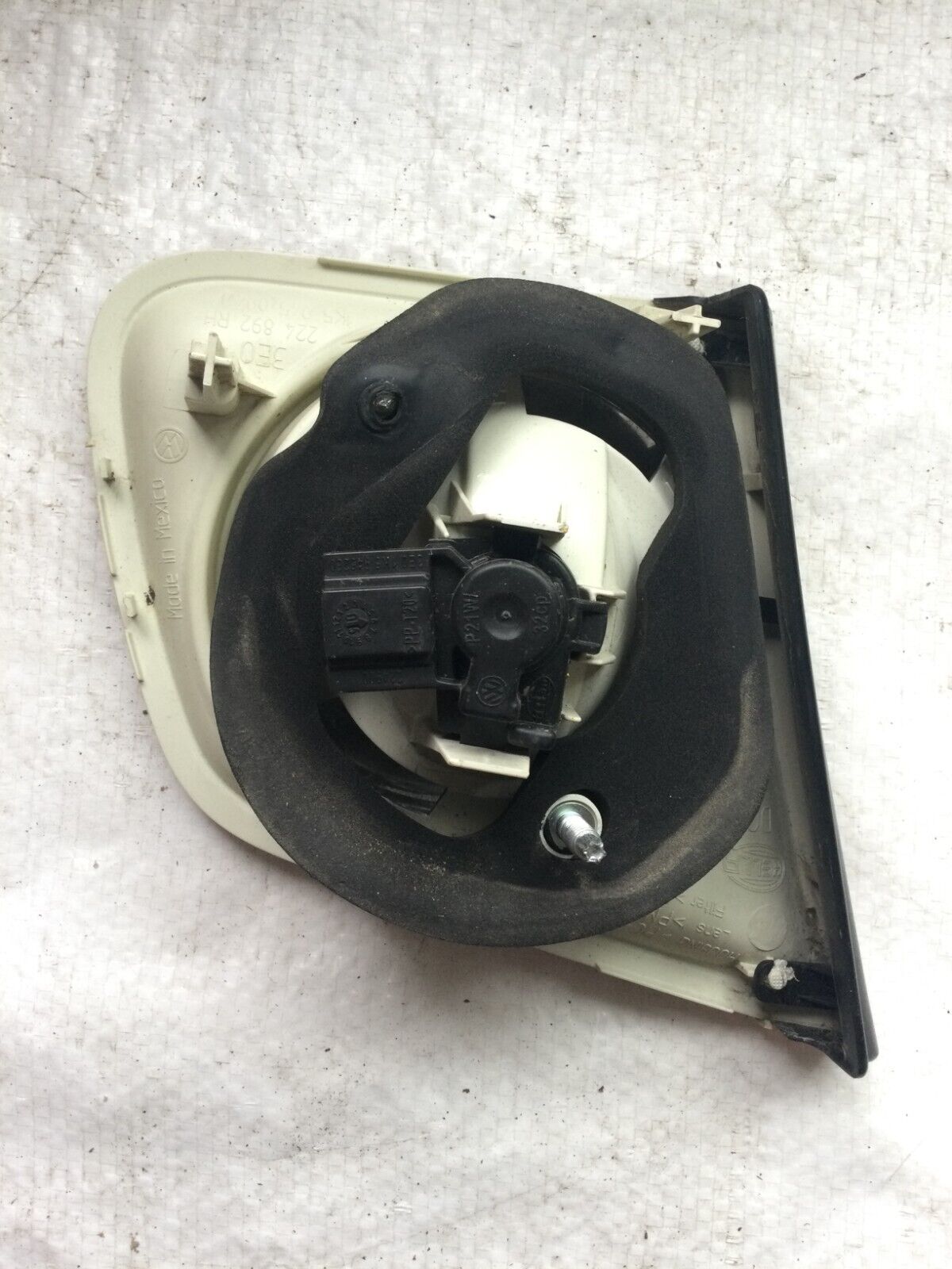 2005-2007 Volkswagen Jetta Rear Right Passenger Inner Tail Light 1K5945094J OEM
