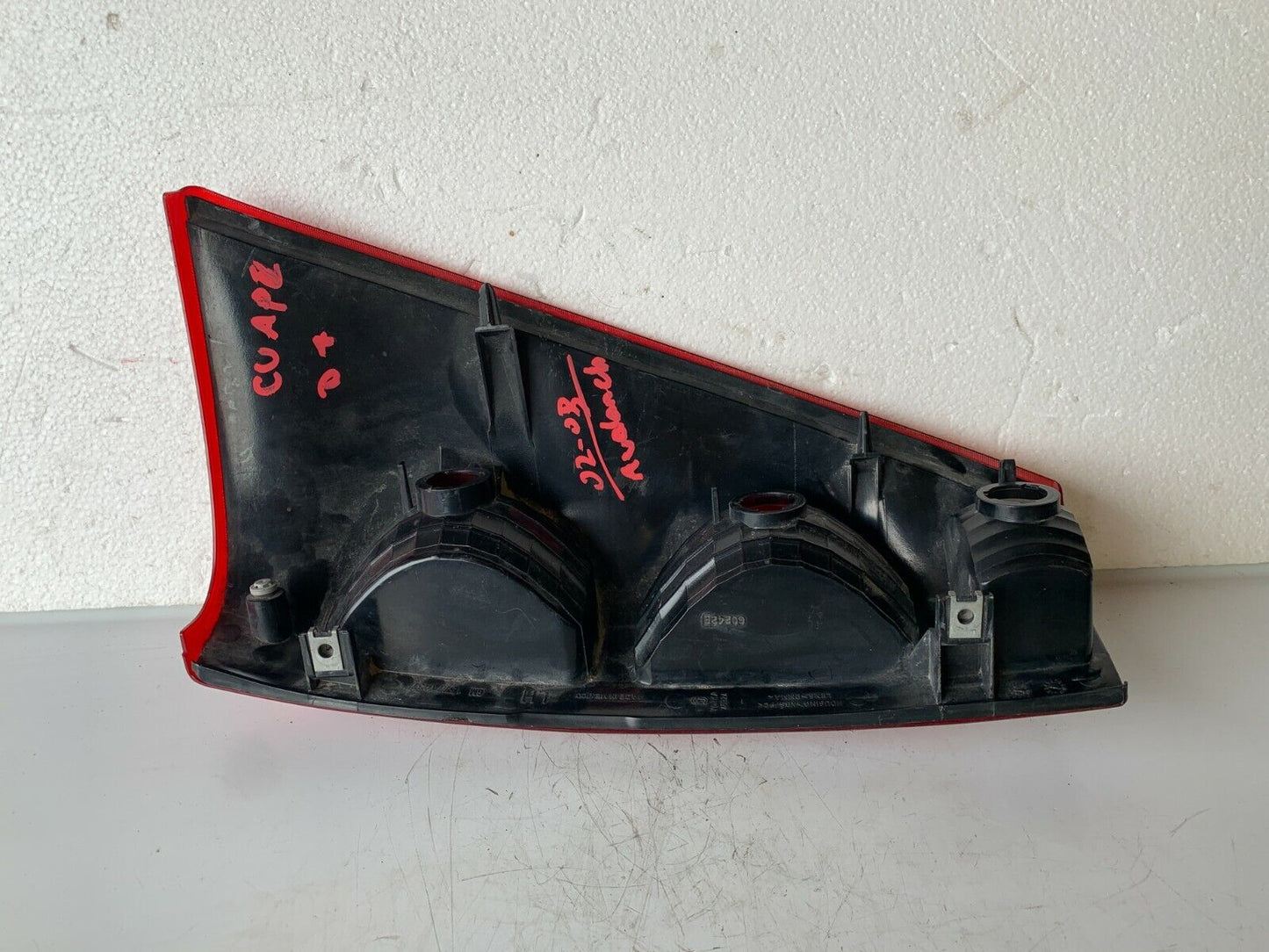 2002-2006 Chevrolet Avalanche Rear Left Driver Side Tail Light Lamp OEM 15771437