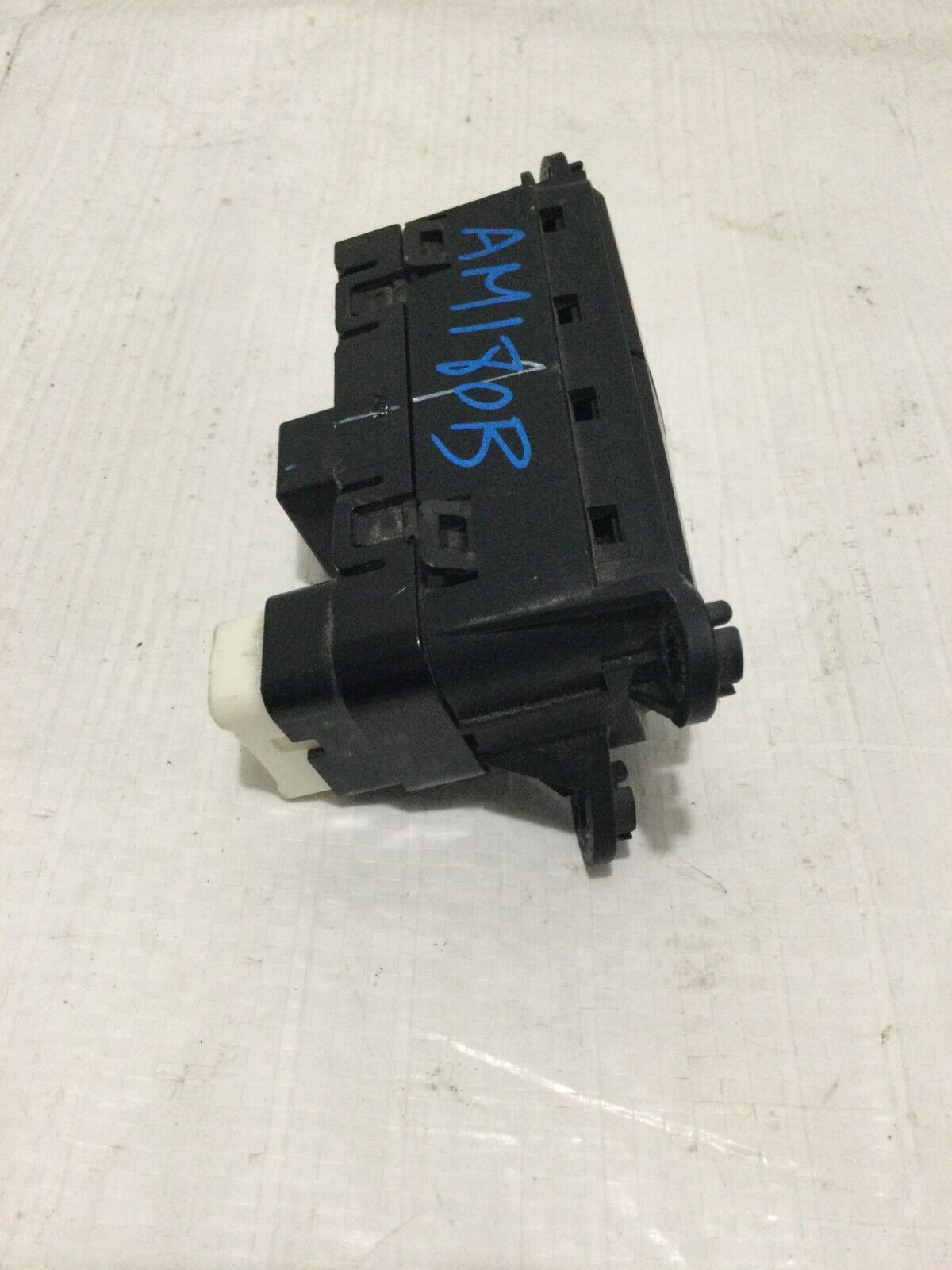 2016-2018 Kia Sorento Fuel Door LID Open Release Switch Button OEM