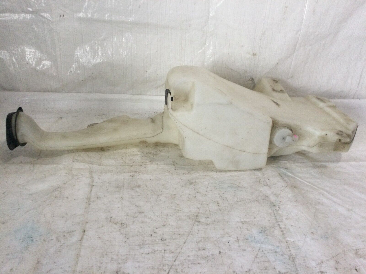 2007-2011 Cadillac Escalade ESV Windshield Washer Reservoir OEM 15917650