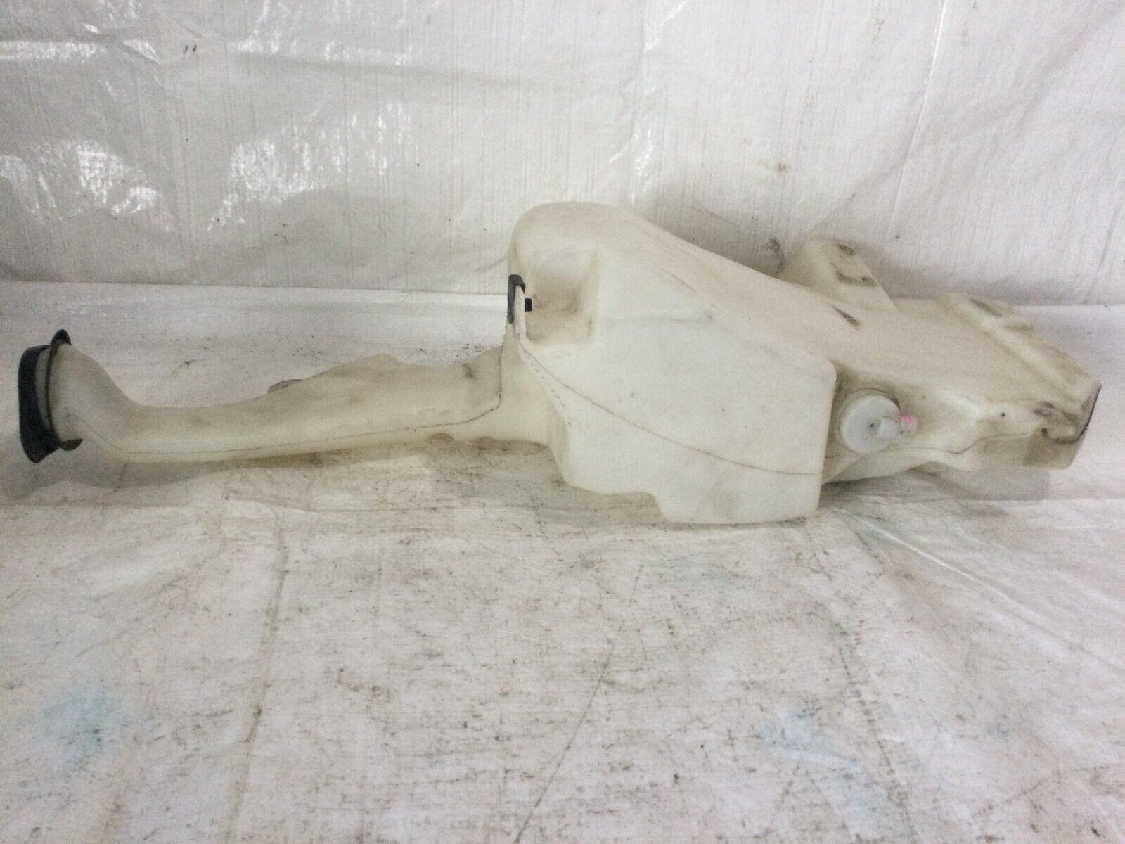 2007-2011 Cadillac Escalade ESV Windshield Washer Reservoir OEM 15917650