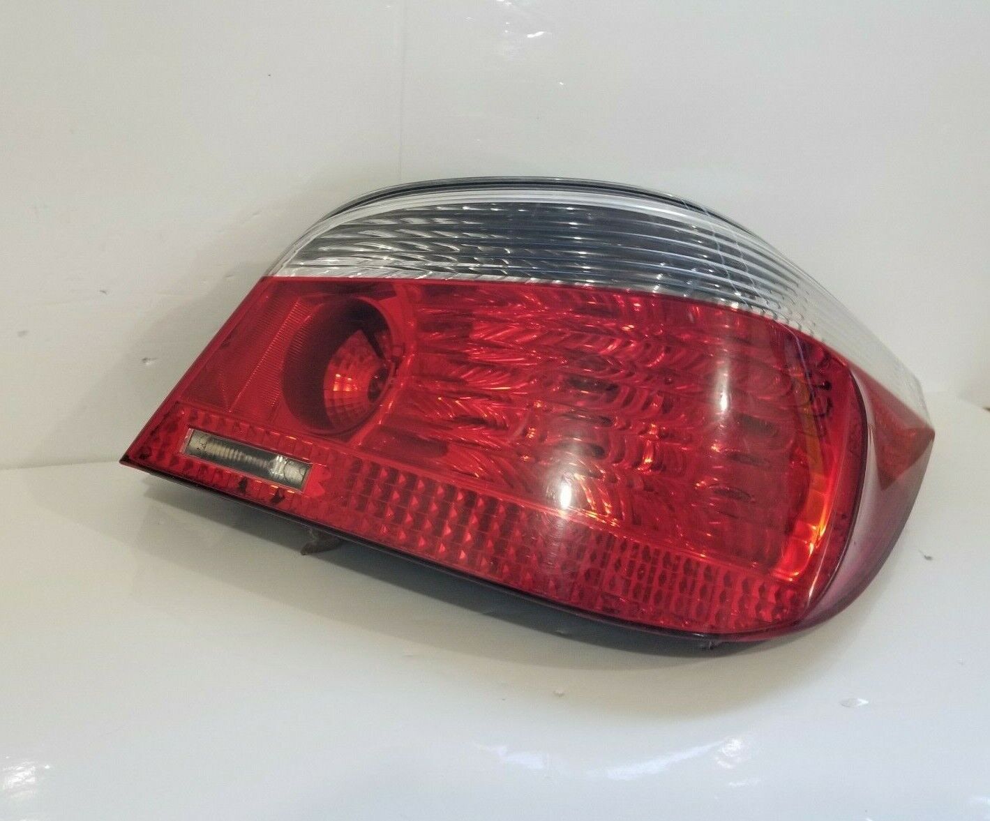 2006-2007 BMW E60 525 530 550 M5 Passenger RH Quarter Mounted Tail Lamp OEM