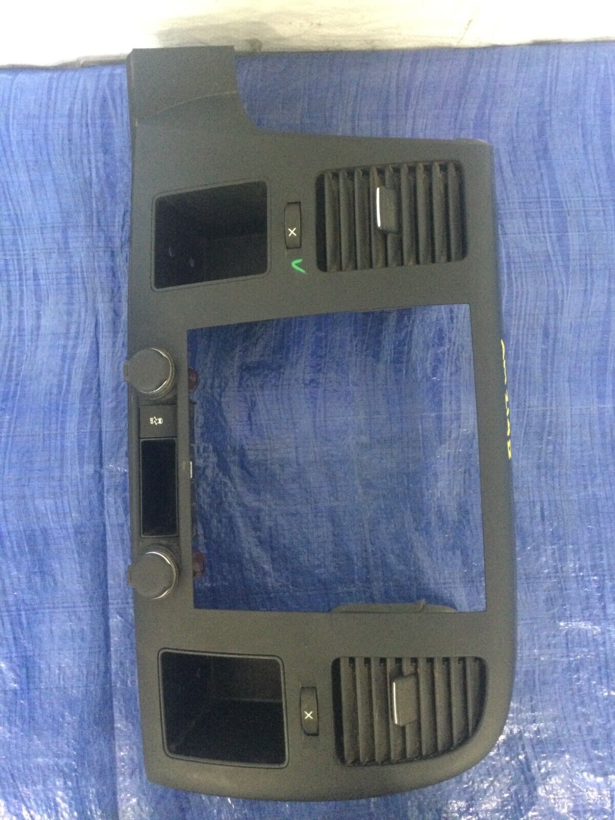 2007-201 3 GMC Sierra Center Dash Radio Bezel Climate Trim Black OEM 20935608