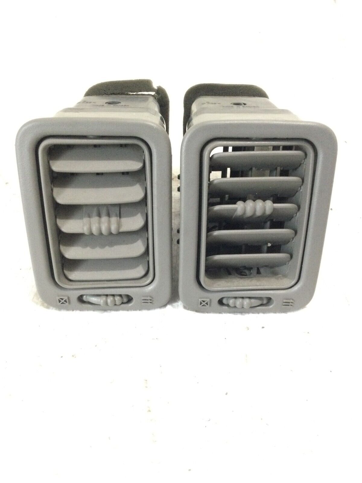 2006 GMC Sierra 2500HD Center Dash Vent LH RH OEM
